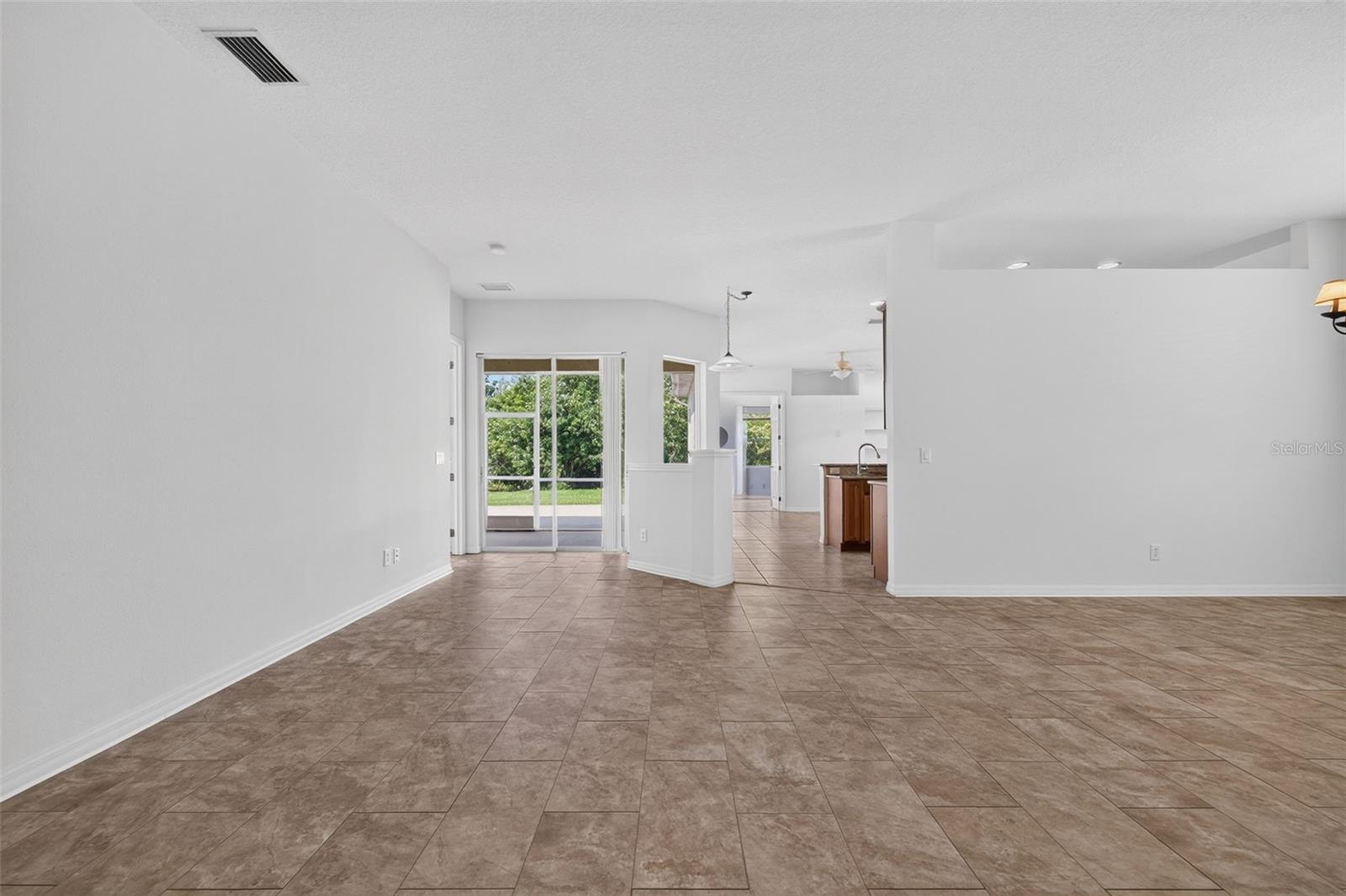 5328 LEXINGTON DR — photo 8