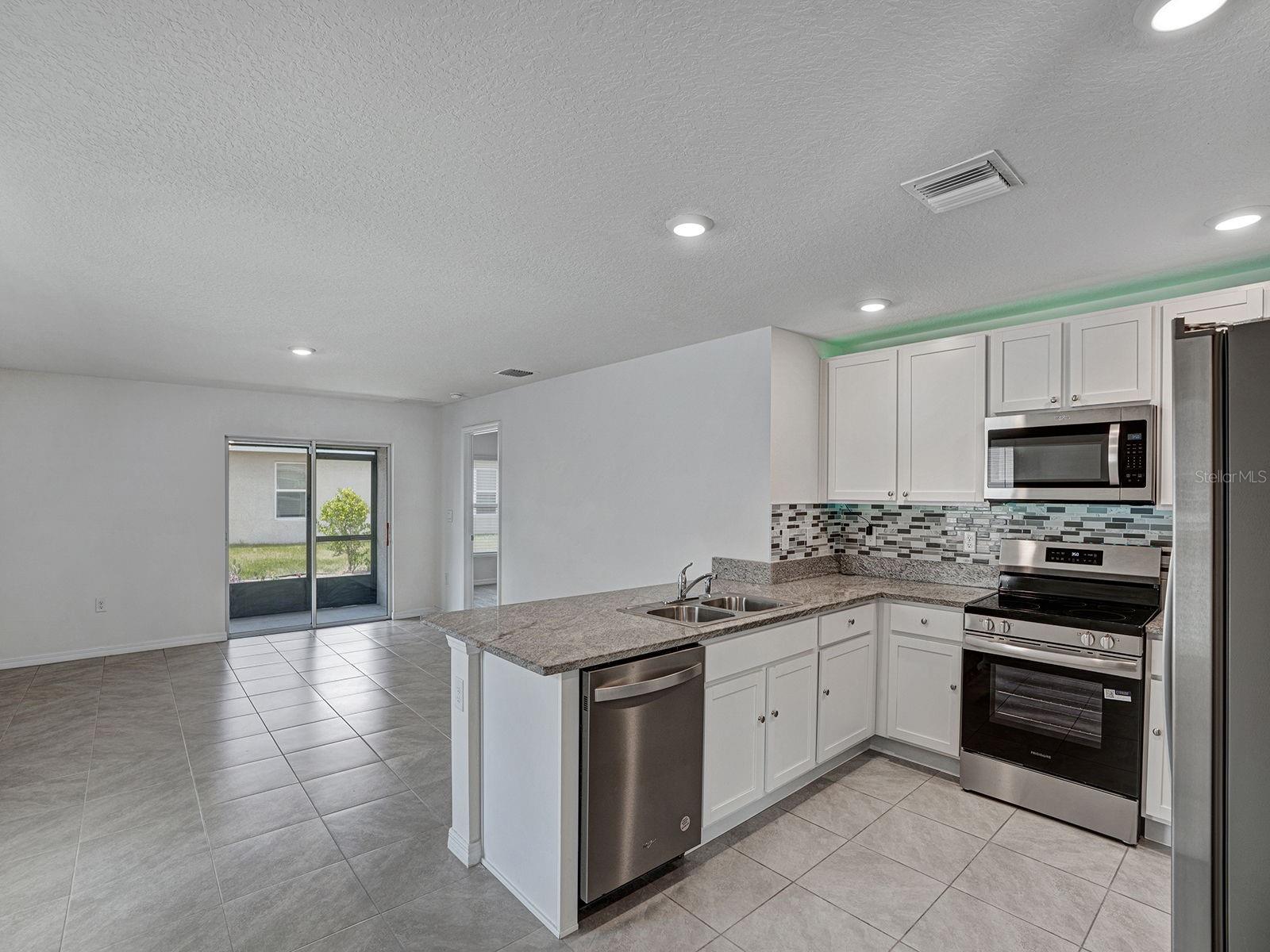 5586 LOGAN CAVE AVE — photo 8
