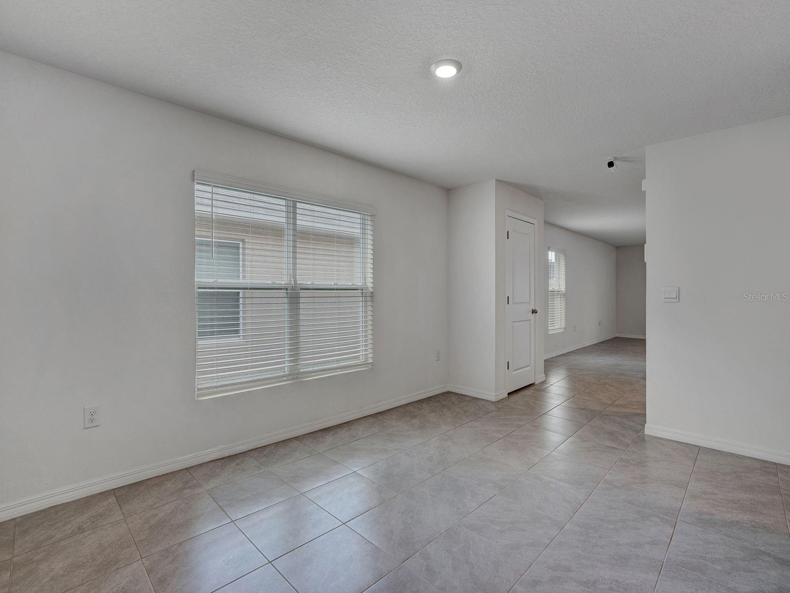 5586 LOGAN CAVE AVE — photo 5