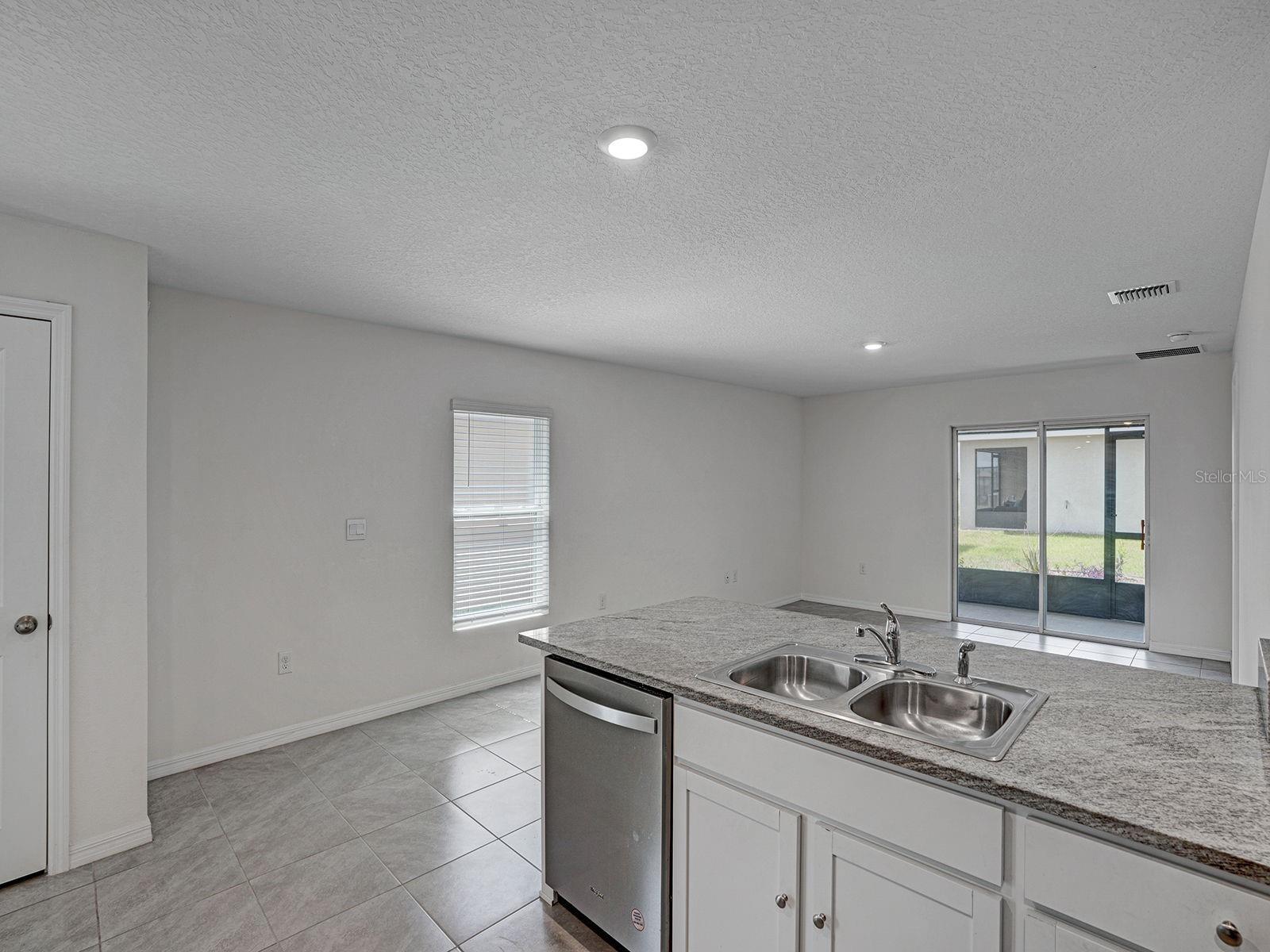 5586 LOGAN CAVE AVE — photo 12
