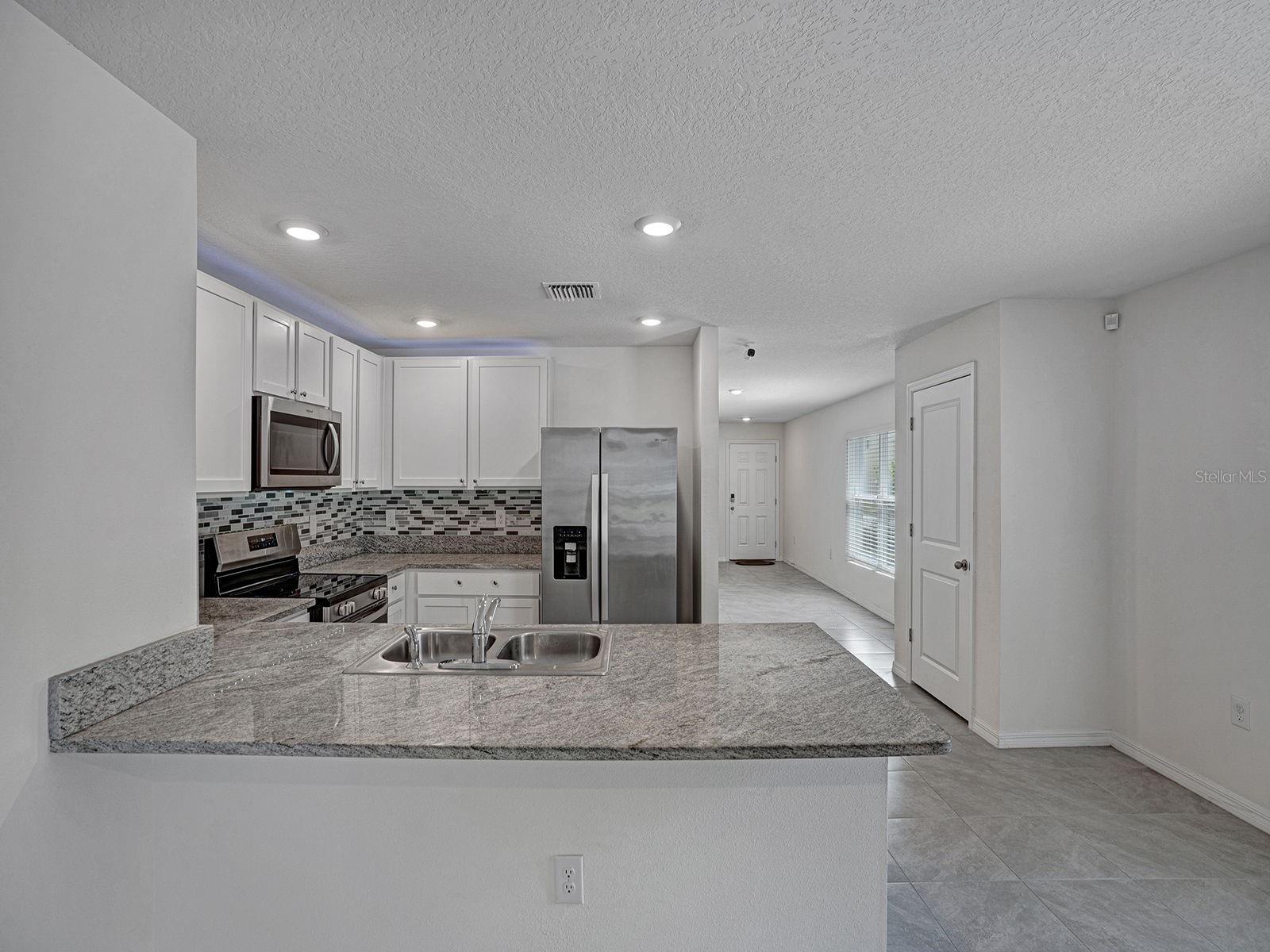 5586 LOGAN CAVE AVE — photo 9
