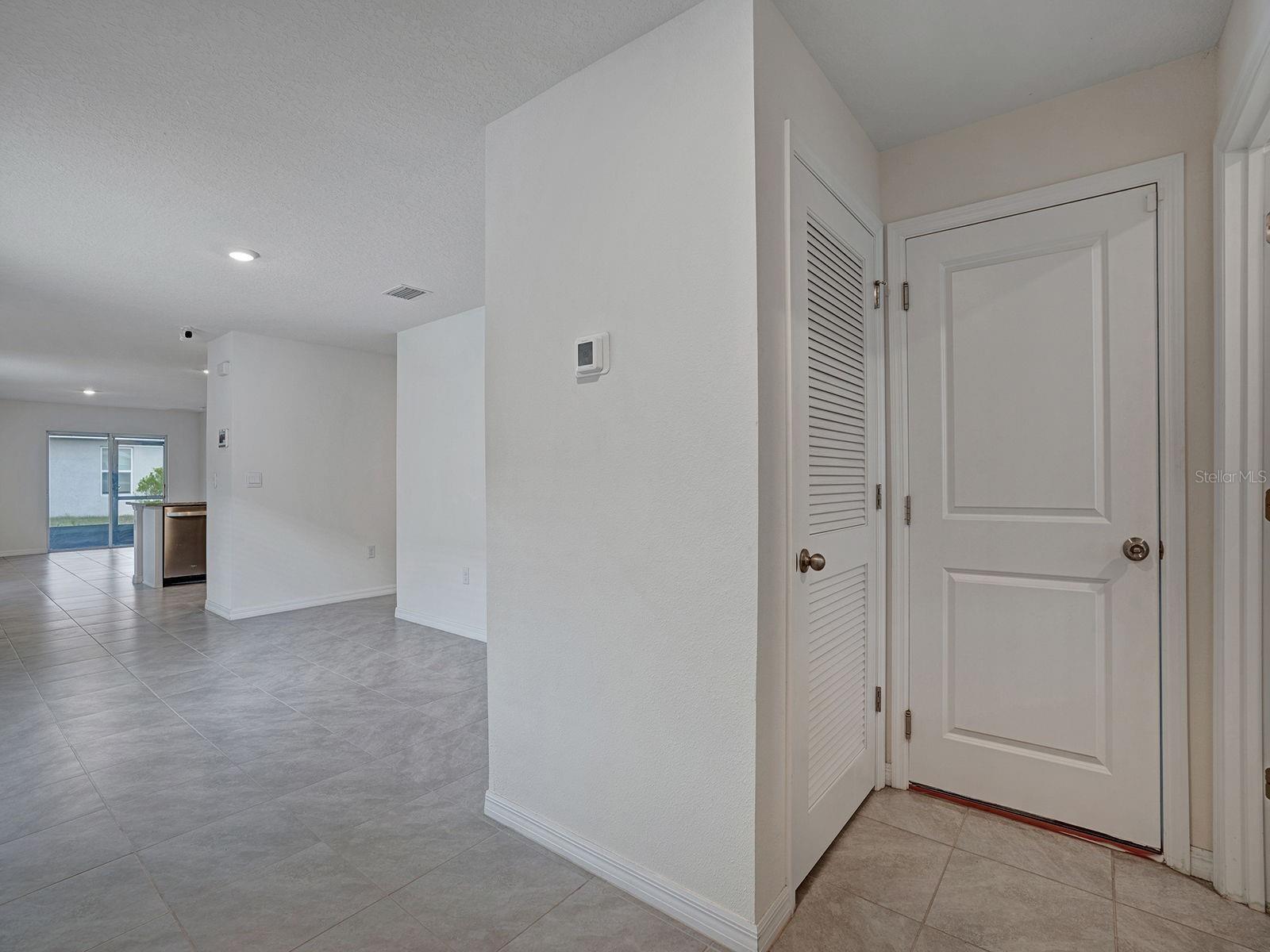 5586 LOGAN CAVE AVE — photo 4