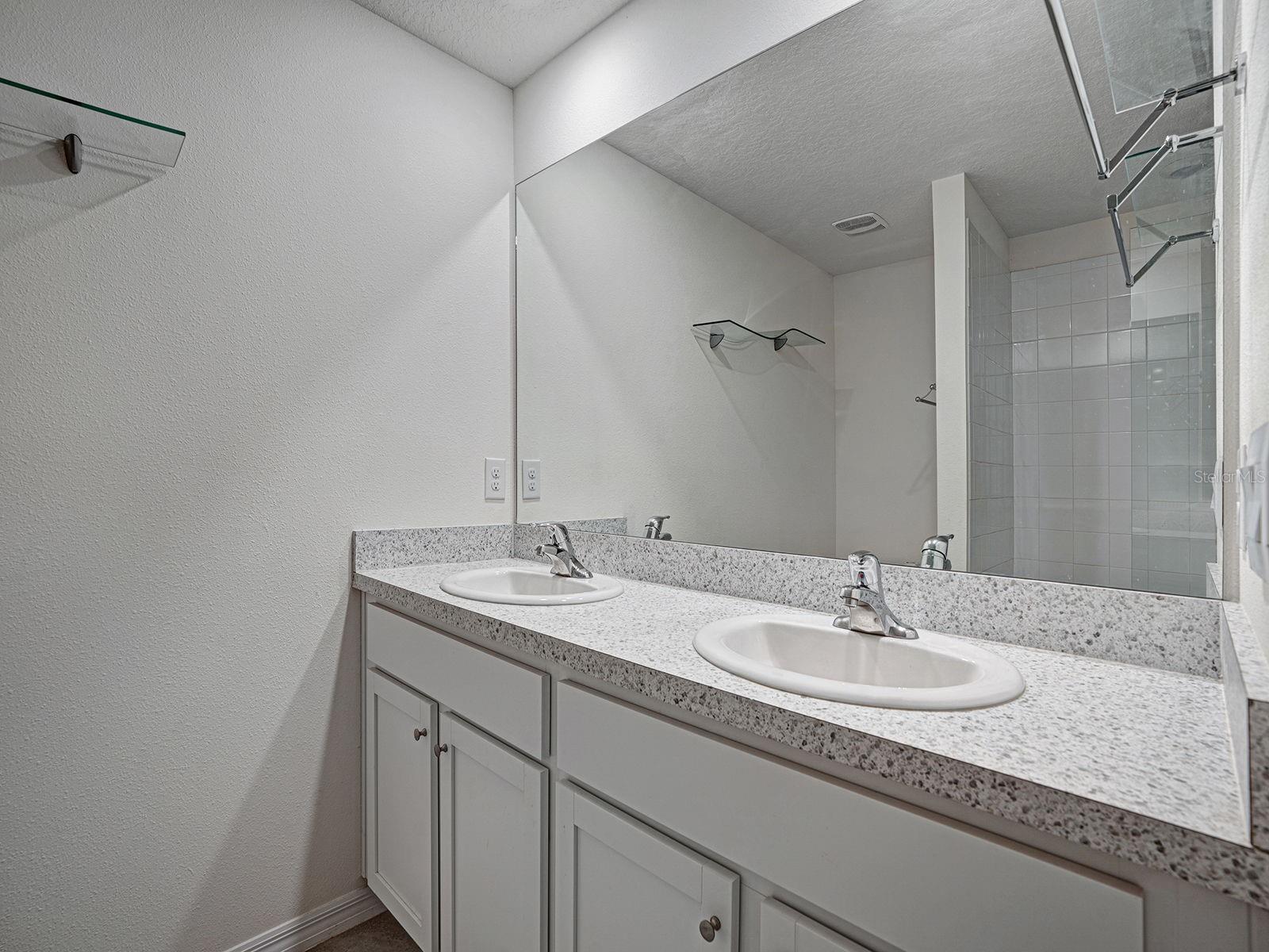 5586 LOGAN CAVE AVE — photo 24