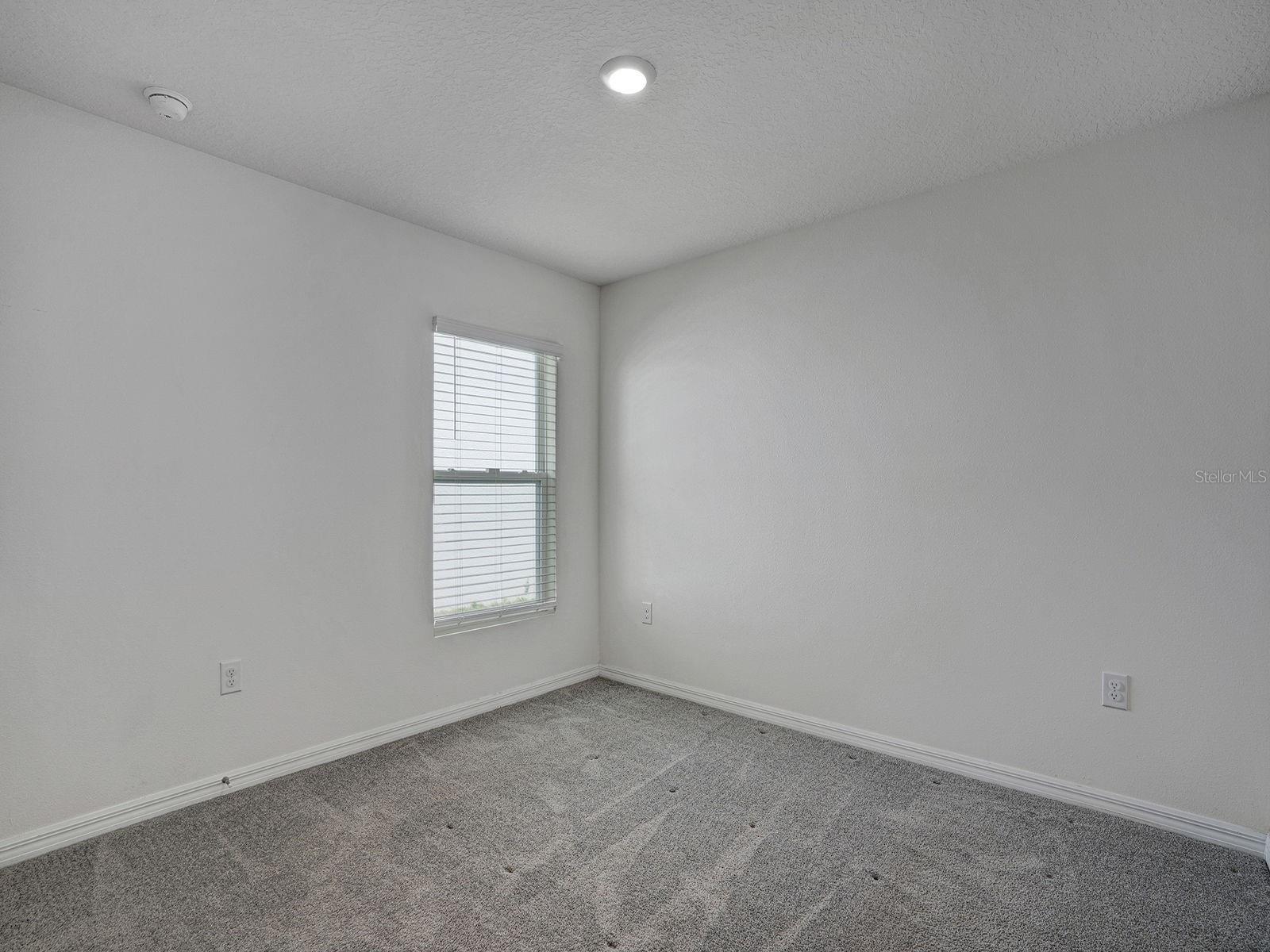 5586 LOGAN CAVE AVE — photo 27