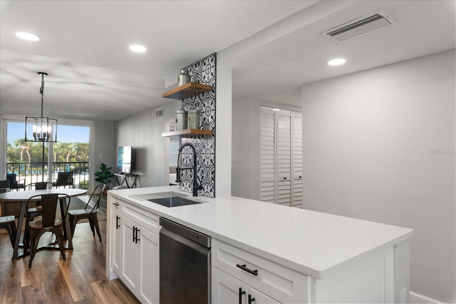 1324 PASADENA AVE S #204 — photo 10