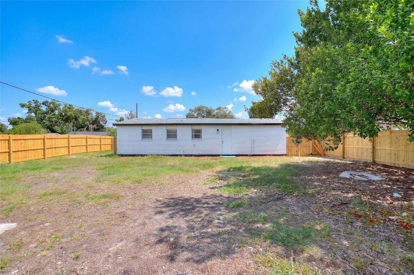 8204 ALLAMANDA AVE — photo 28