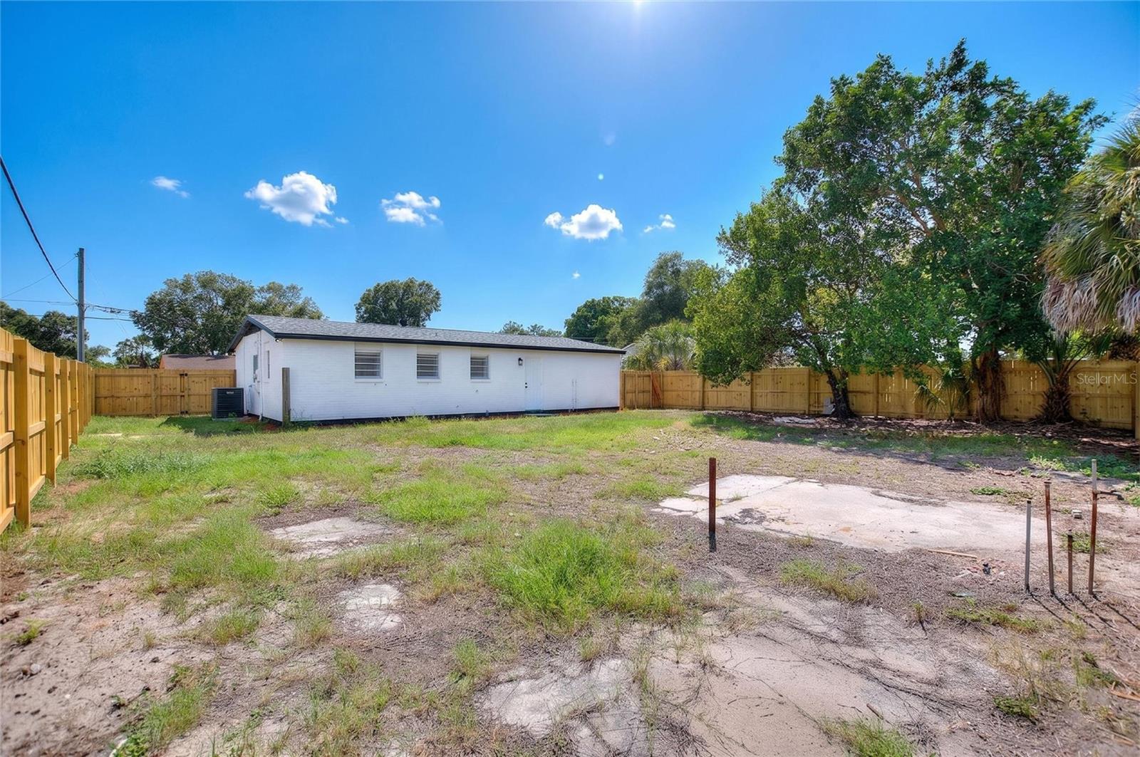 8204 ALLAMANDA AVE — photo 25