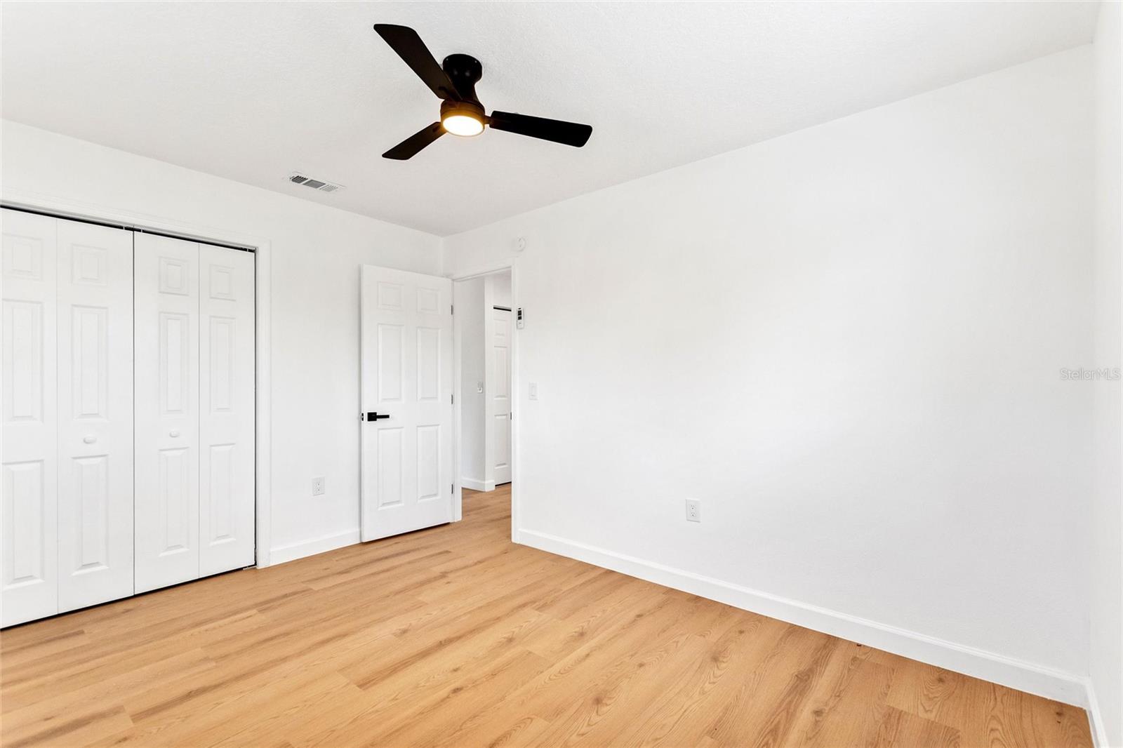 8204 ALLAMANDA AVE — photo 16