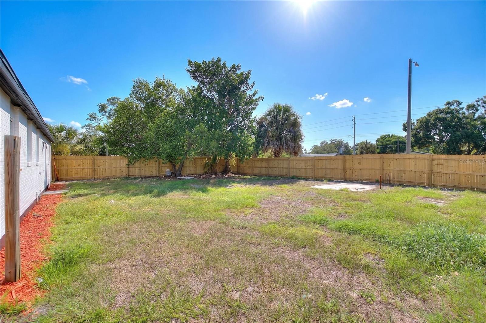 8204 ALLAMANDA AVE — photo 26