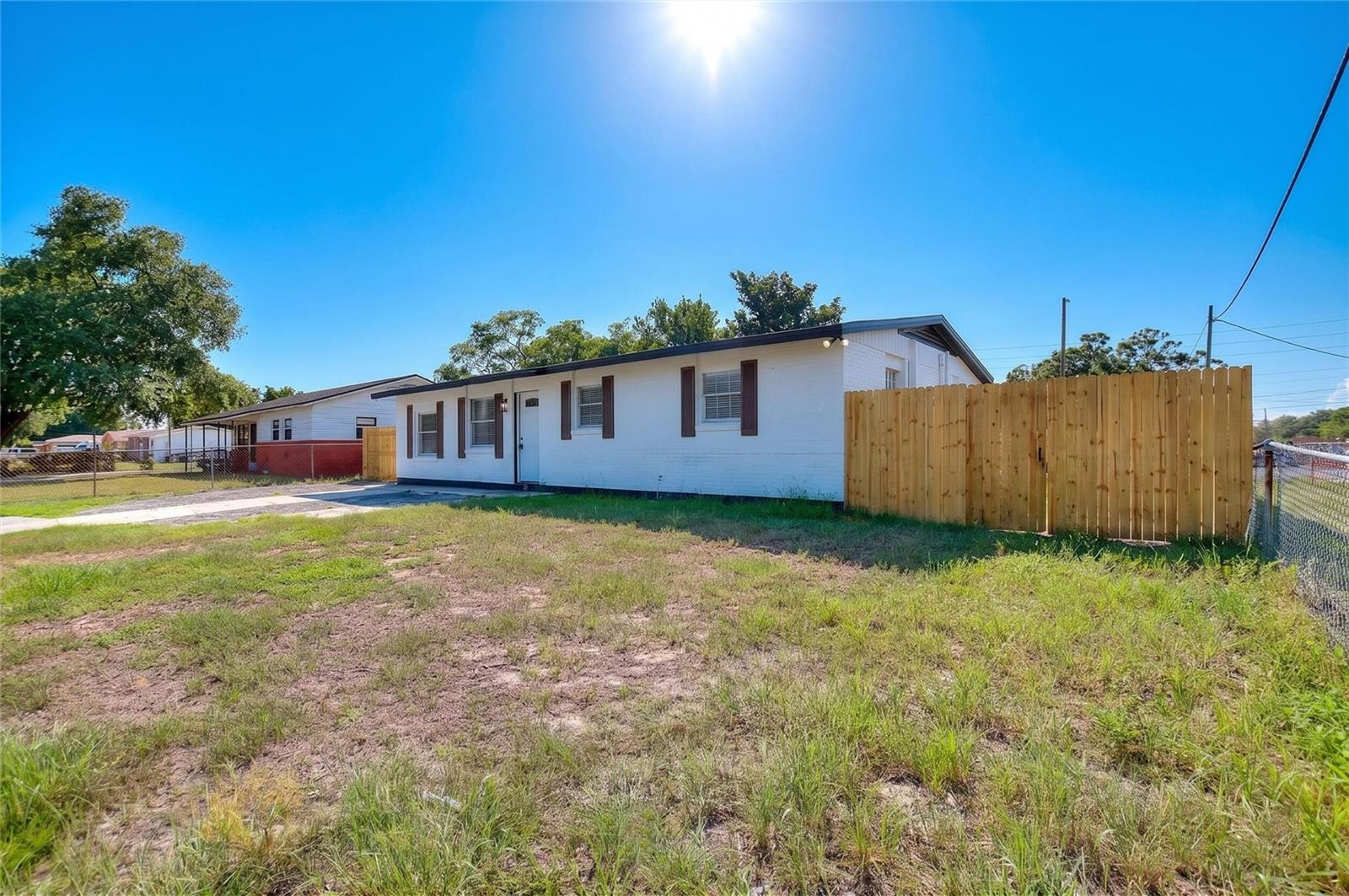 8204 ALLAMANDA AVE — photo 24