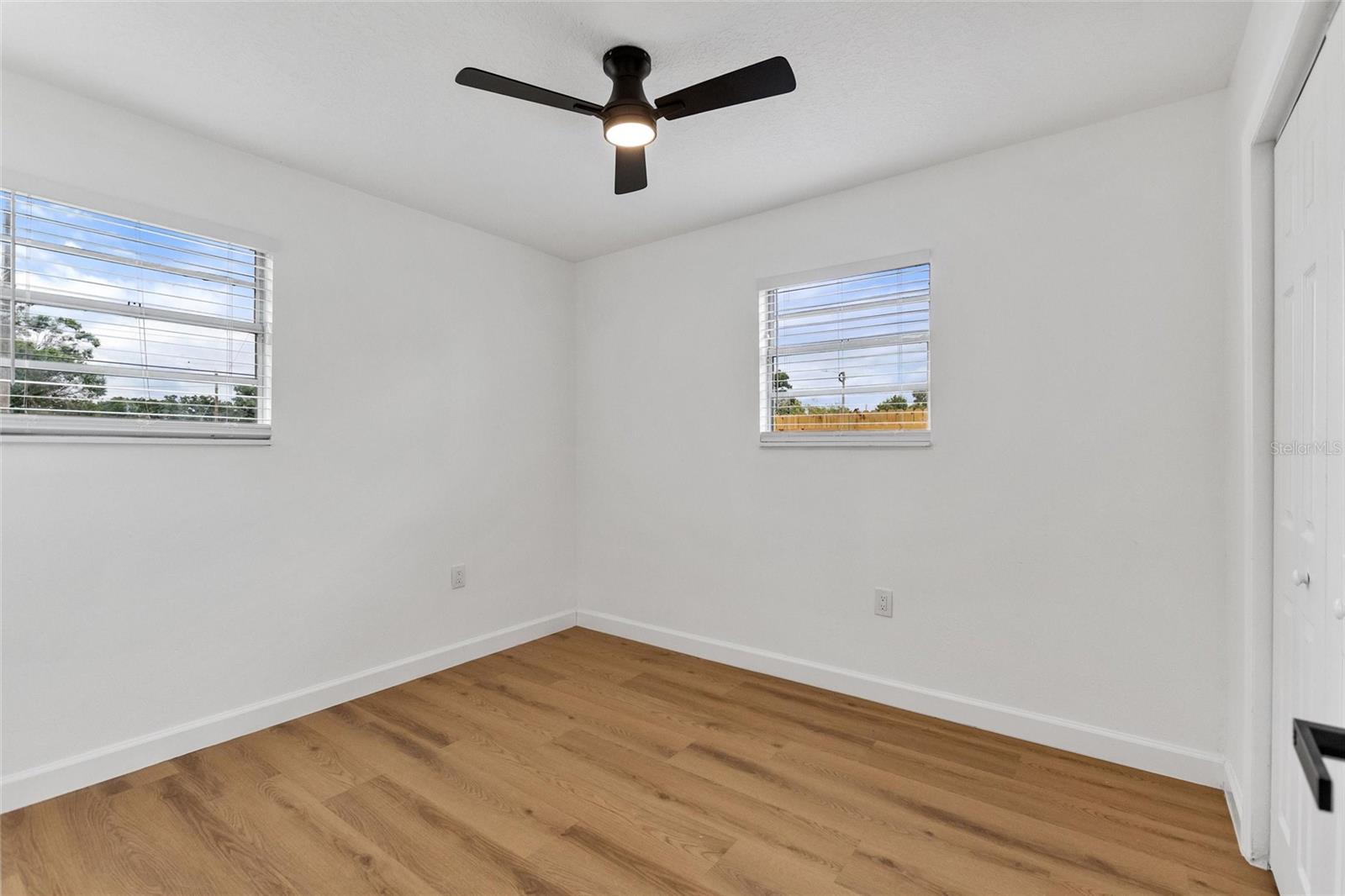 8204 ALLAMANDA AVE — photo 17