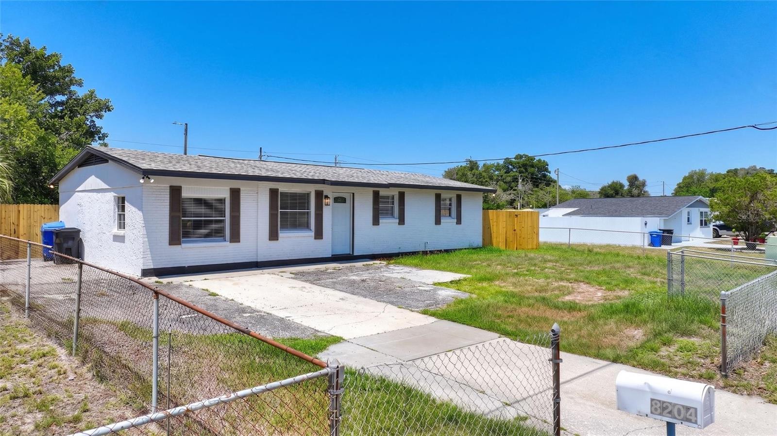 8204 ALLAMANDA AVE — photo 2