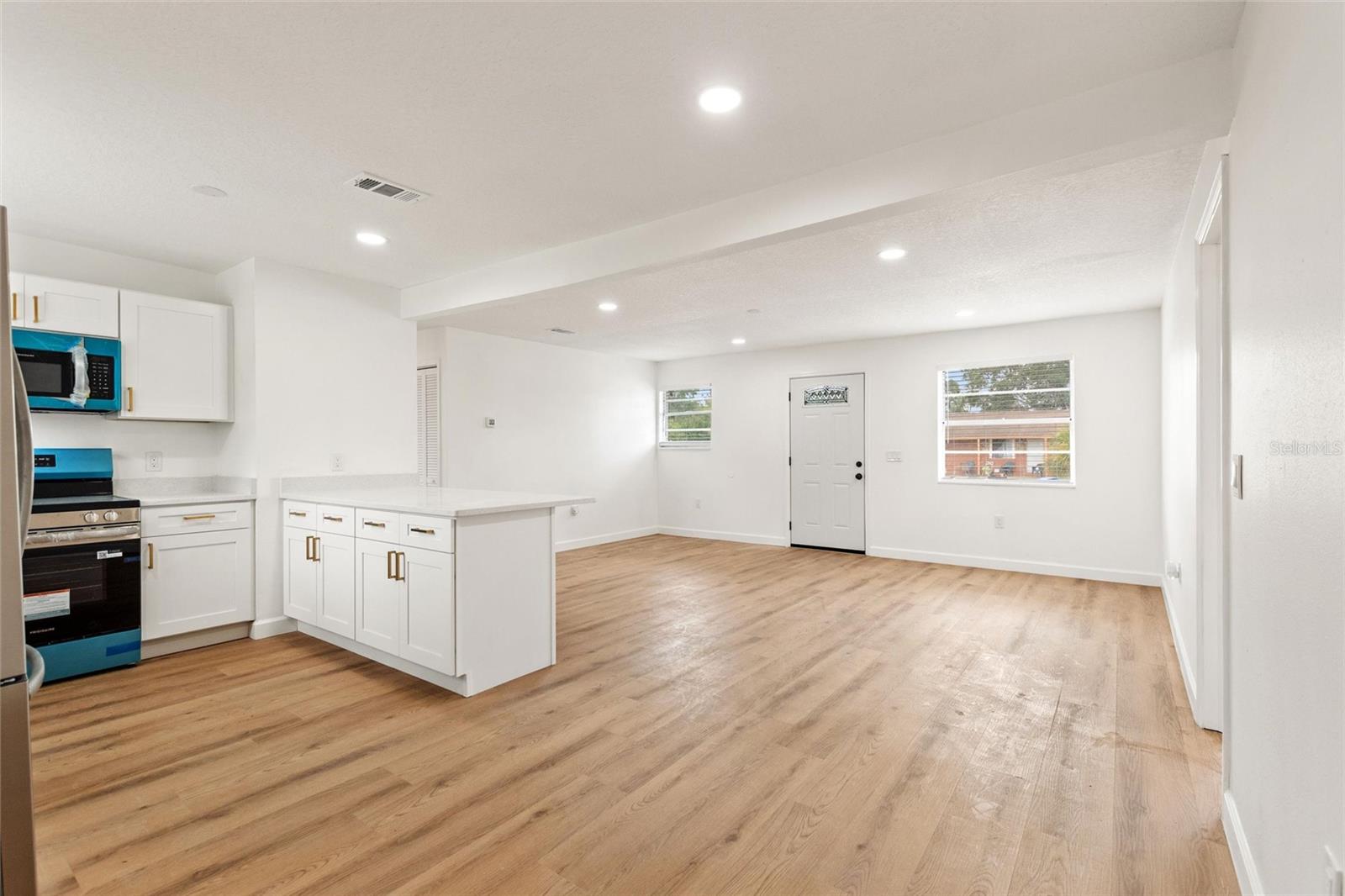 8204 ALLAMANDA AVE — photo 10