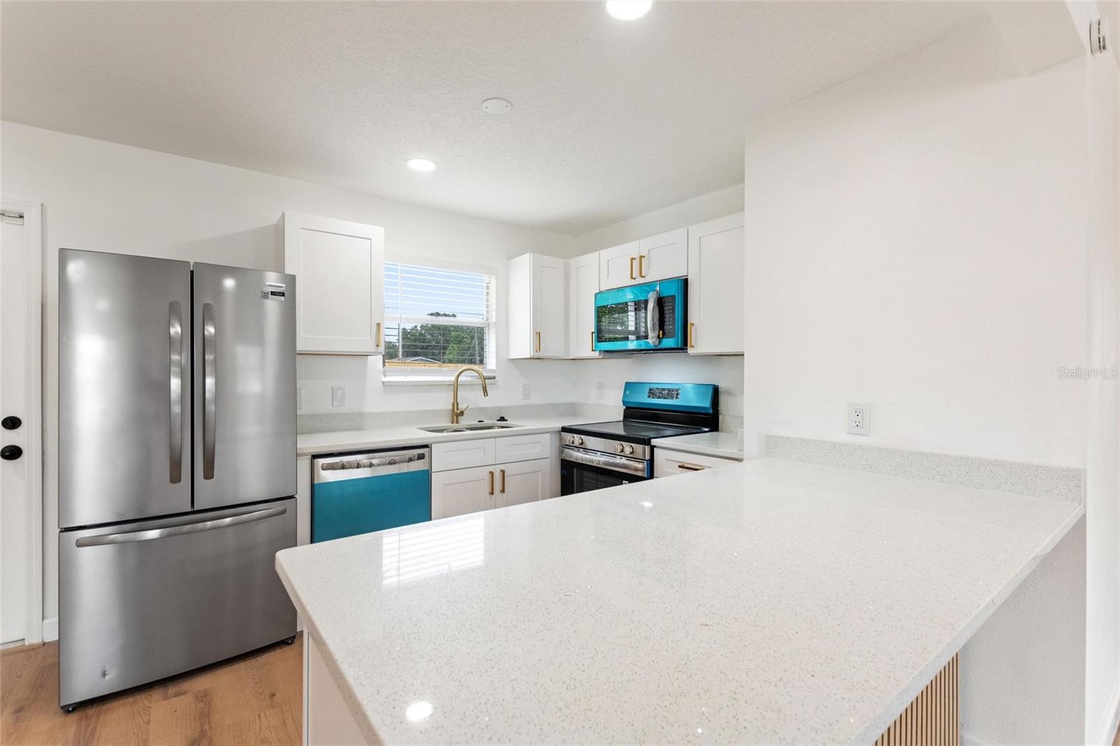 8204 ALLAMANDA AVE — photo 11