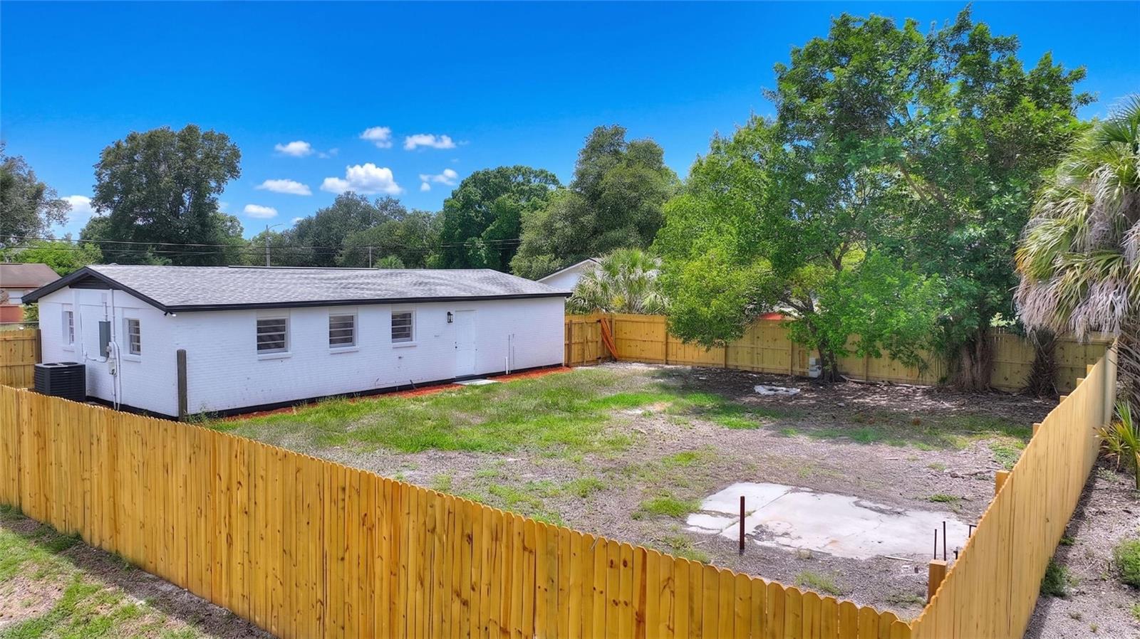 8204 ALLAMANDA AVE — photo 27