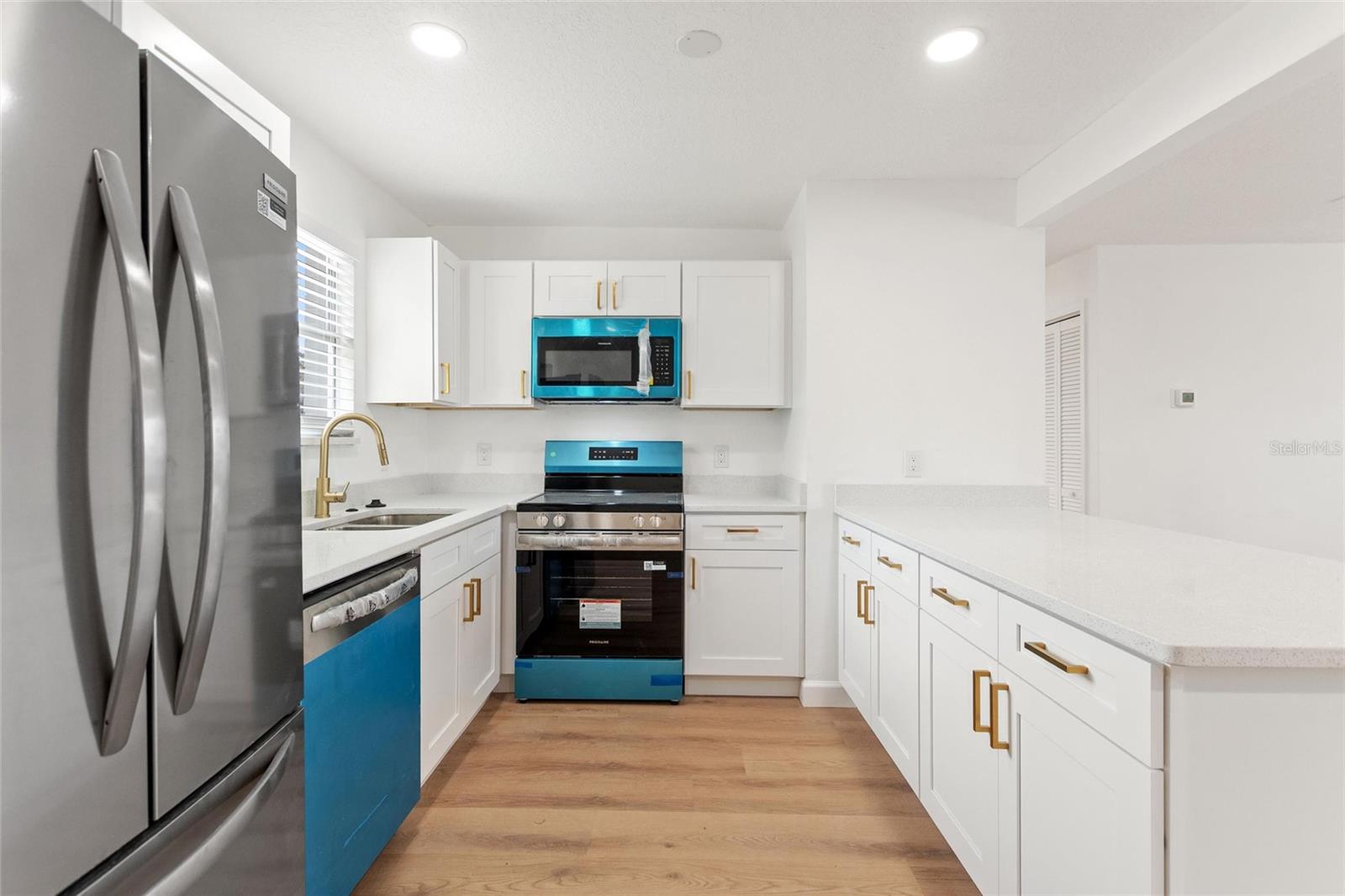 8204 ALLAMANDA AVE — photo 12