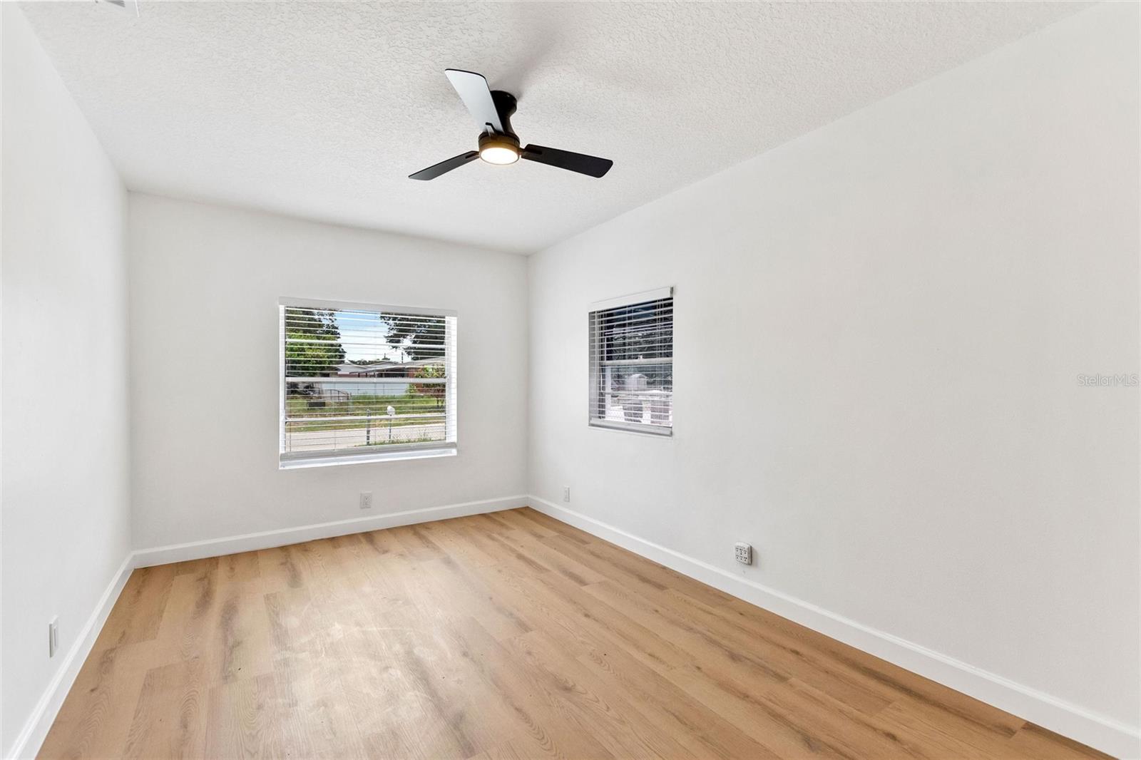 8204 ALLAMANDA AVE — photo 18