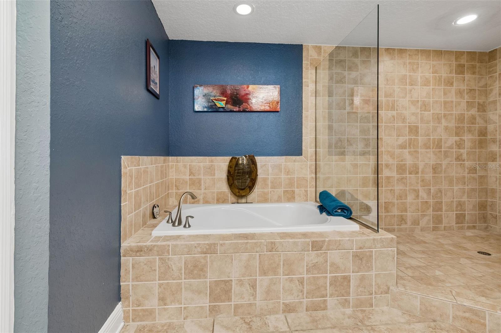 1038 BELLASOL WAY #403 — photo 20