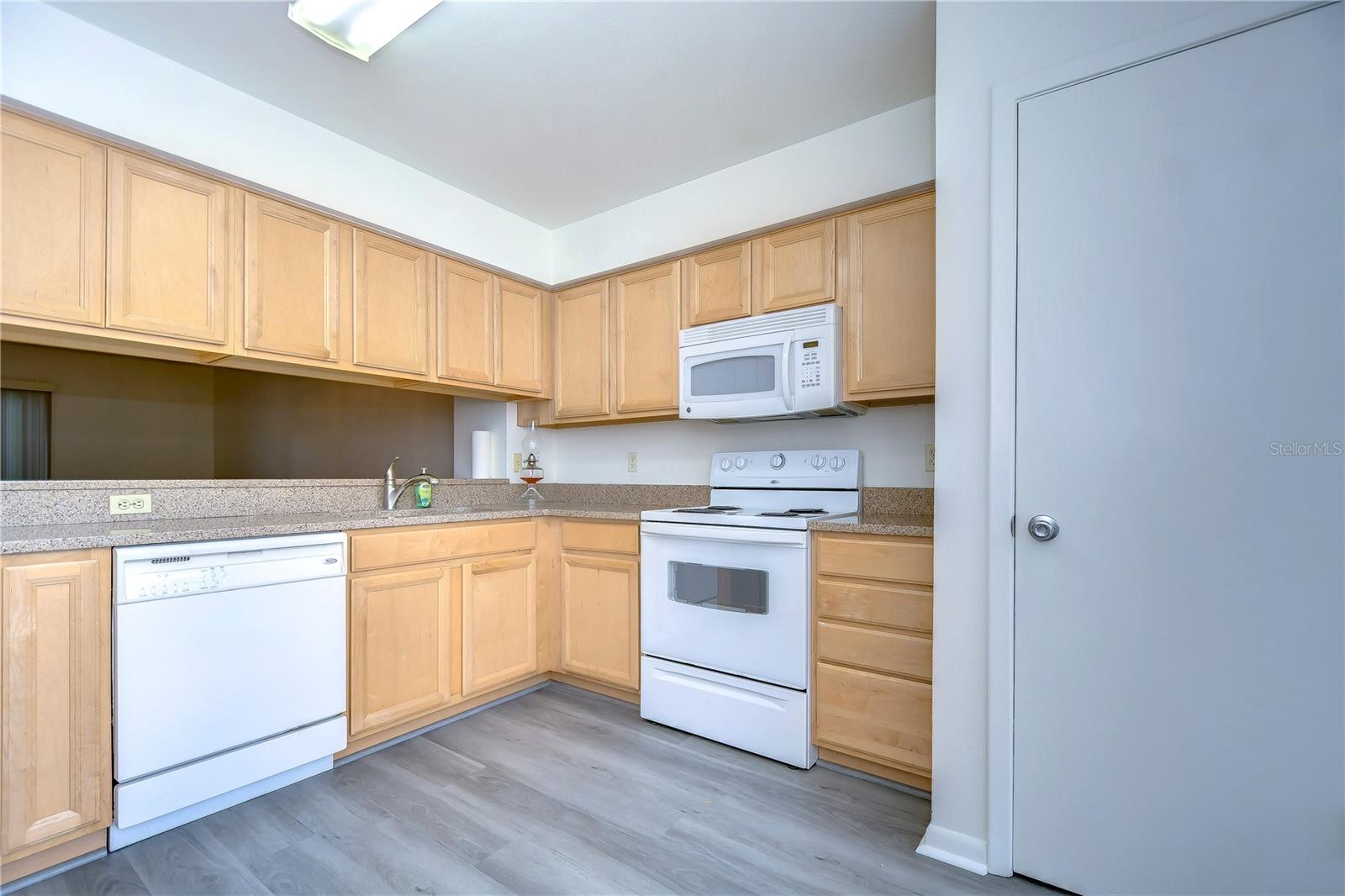 13937 FLETCHERS MILL DR — photo 11