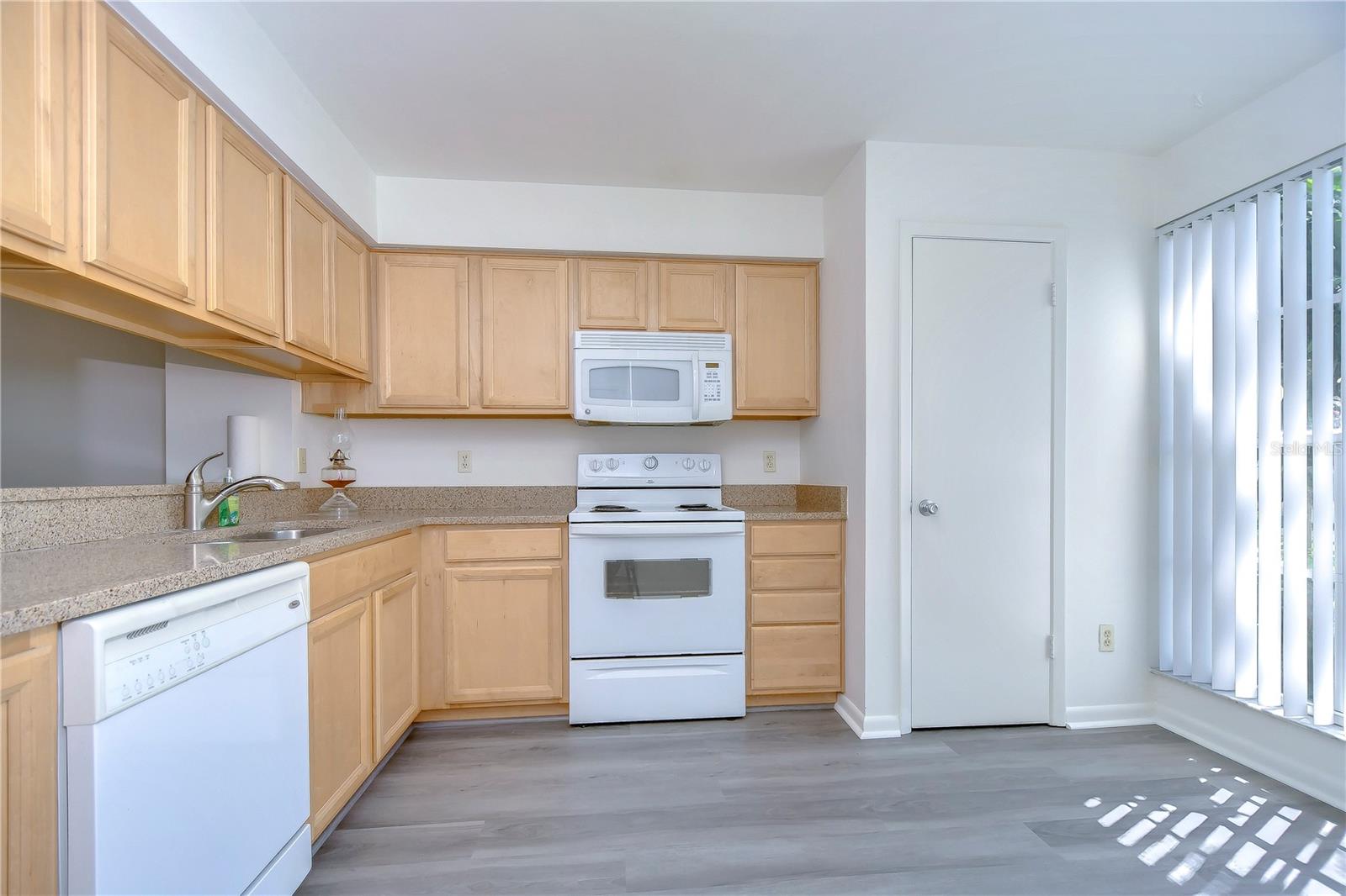 13937 FLETCHERS MILL DR — photo 13