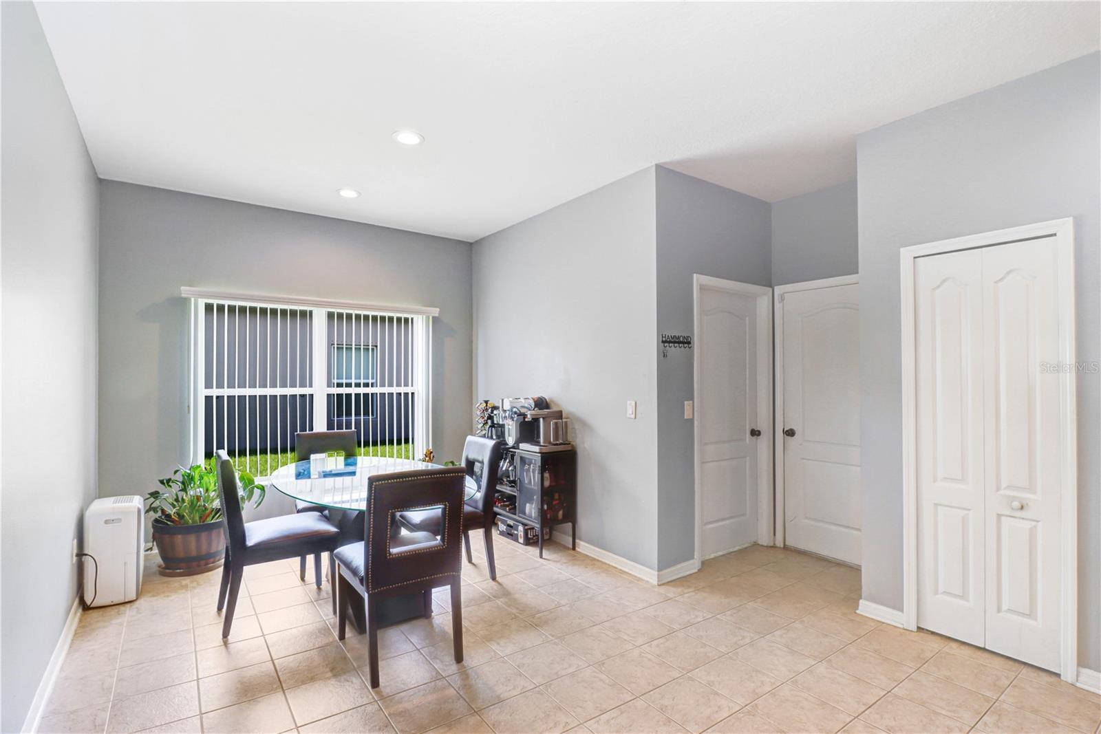 433 YORK DALE DR — photo 11