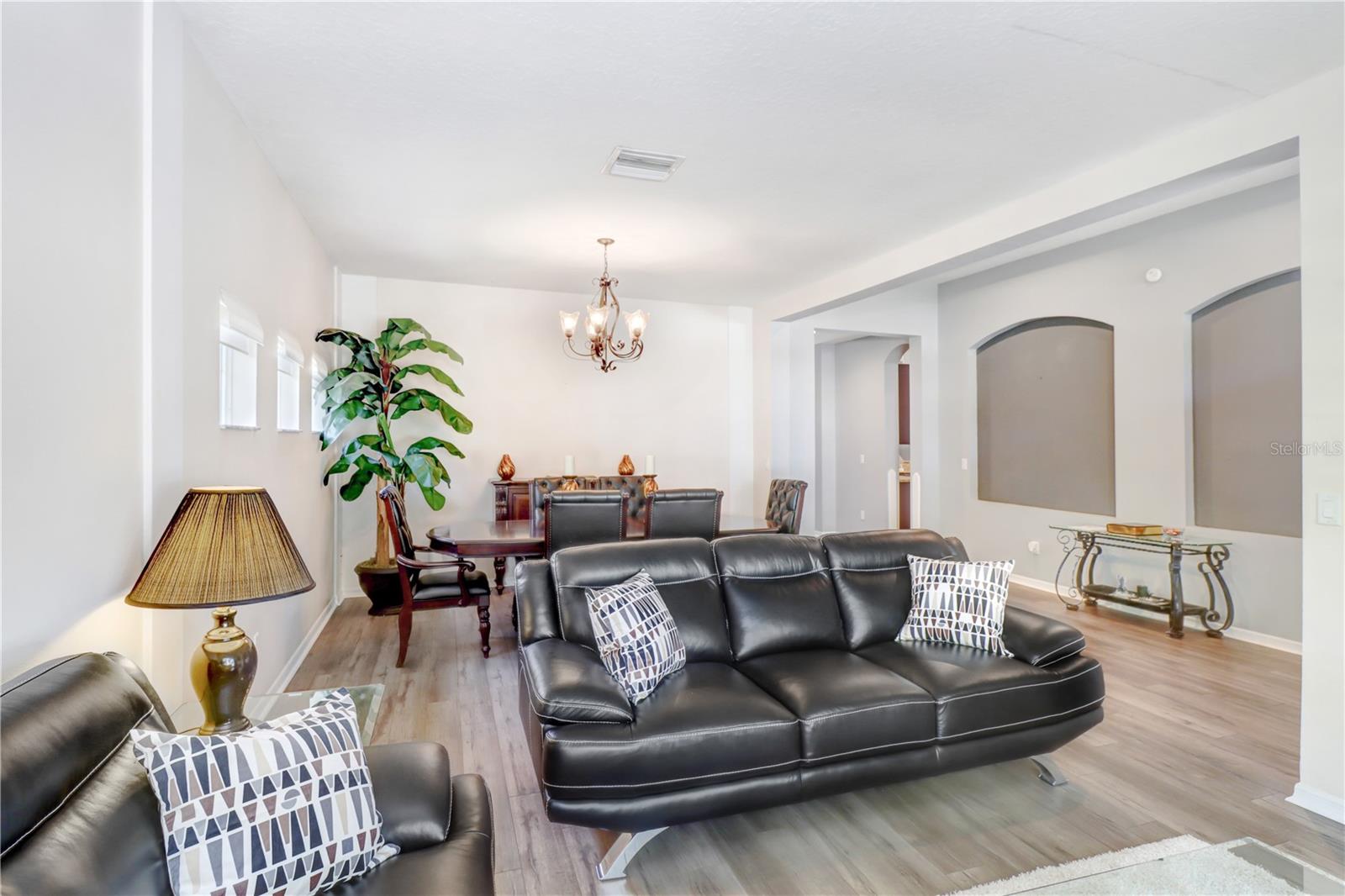 433 YORK DALE DR — photo 7