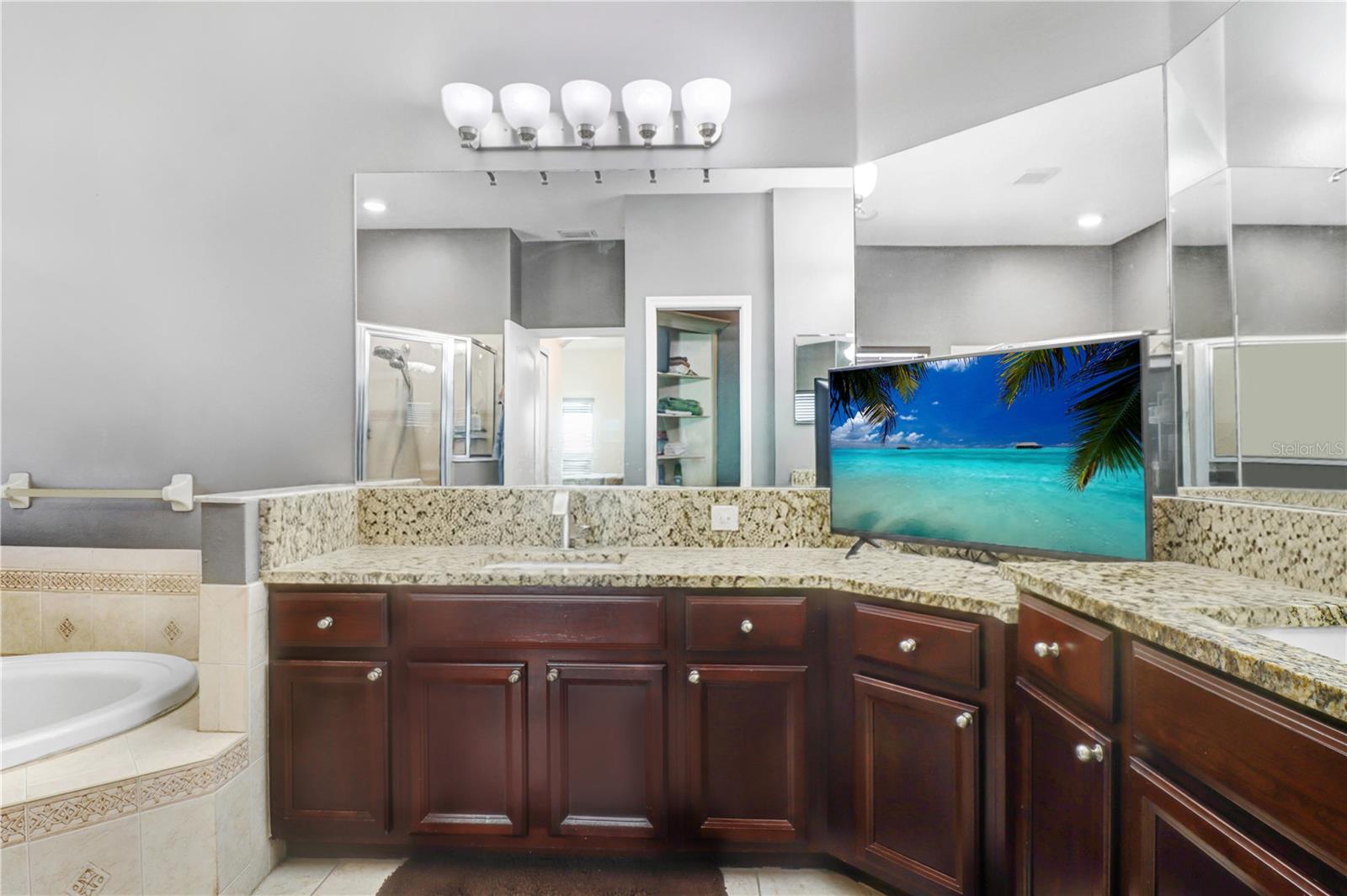 433 YORK DALE DR — photo 18