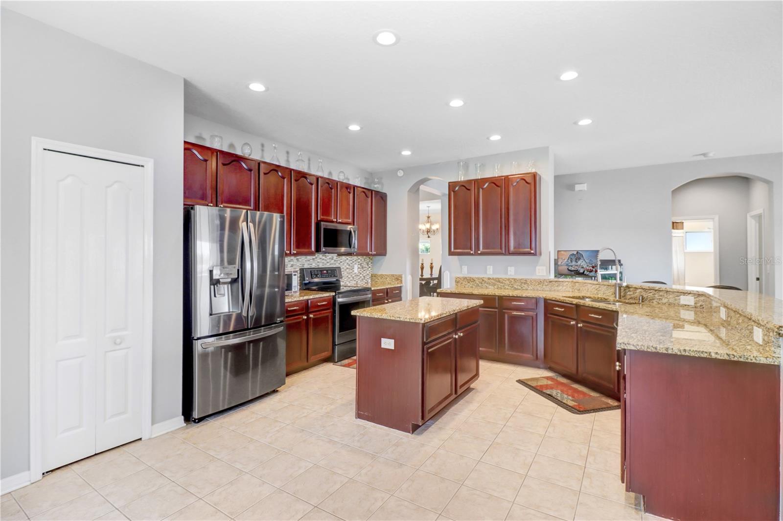 433 YORK DALE DR — photo 9