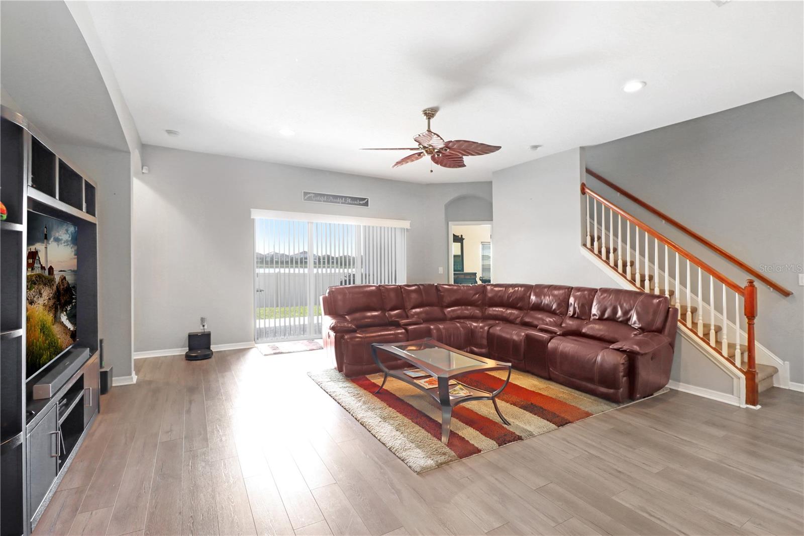 433 YORK DALE DR — photo 13