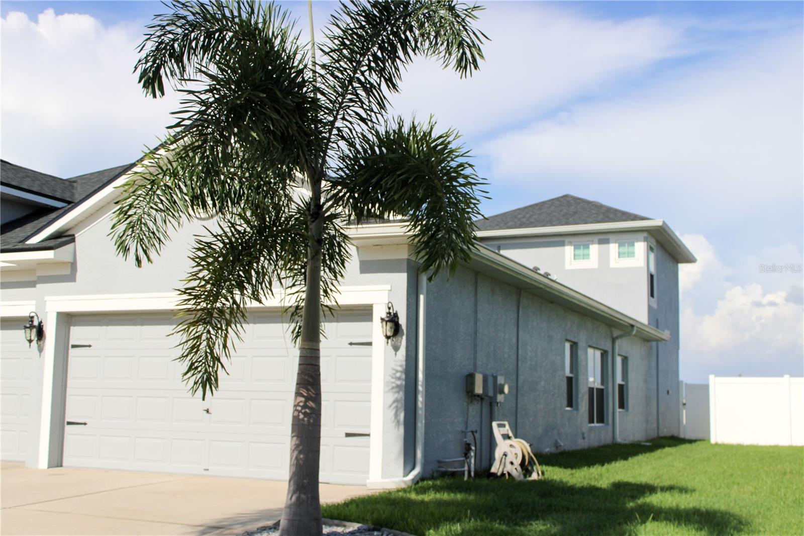 433 YORK DALE DR — photo 2