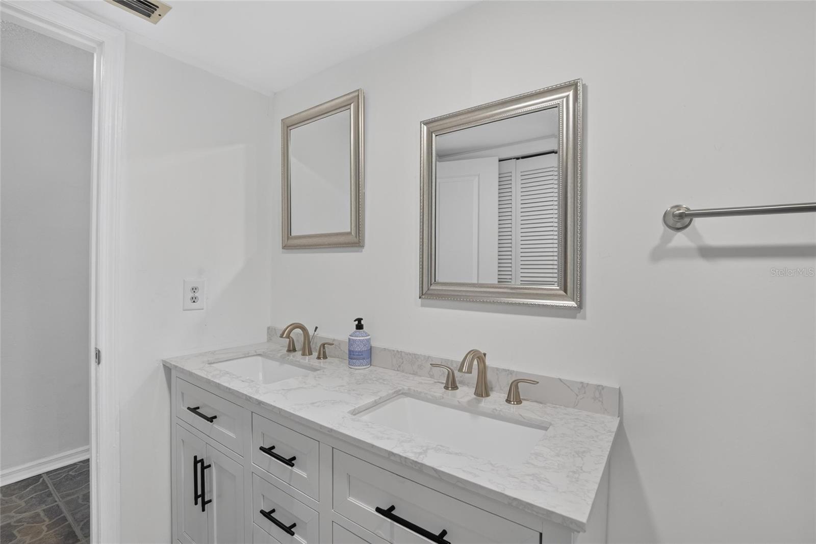 3708 JOE SANCHEZ RD — photo 38
