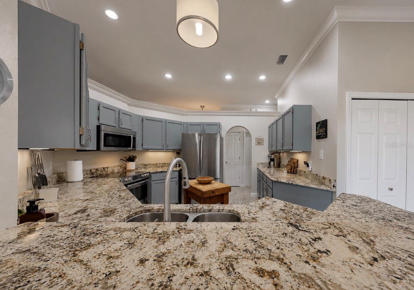 5204 GREEN FOREST CT — photo 17