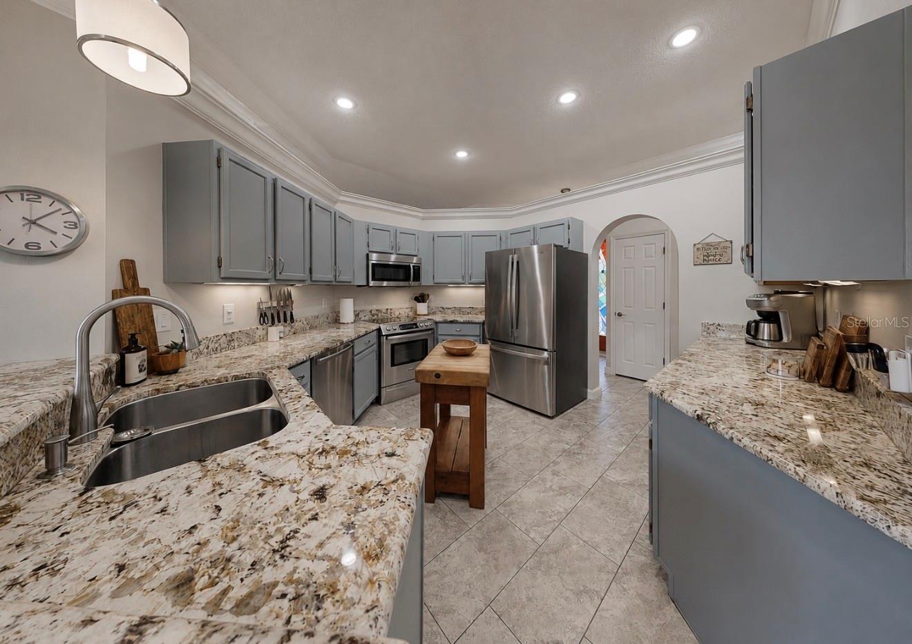 5204 GREEN FOREST CT — photo 16