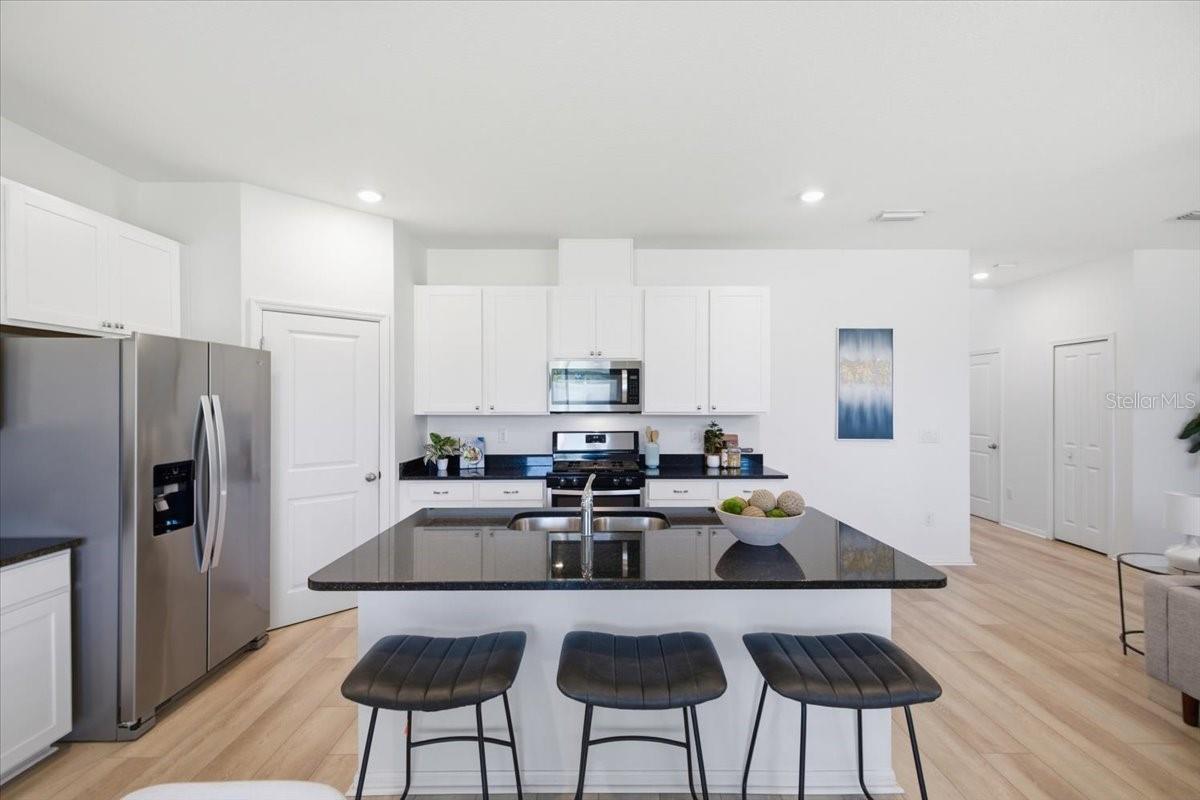 5718 LOS ROBLES CT — photo 10