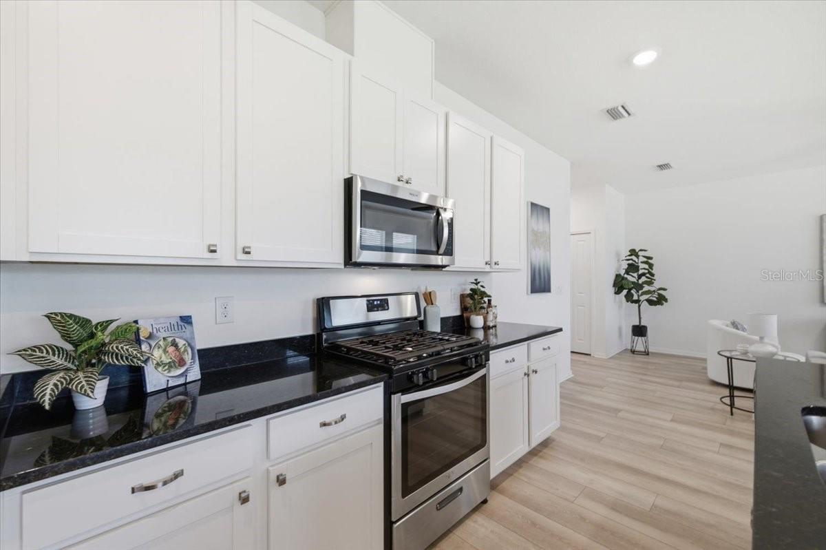 5718 LOS ROBLES CT — photo 7