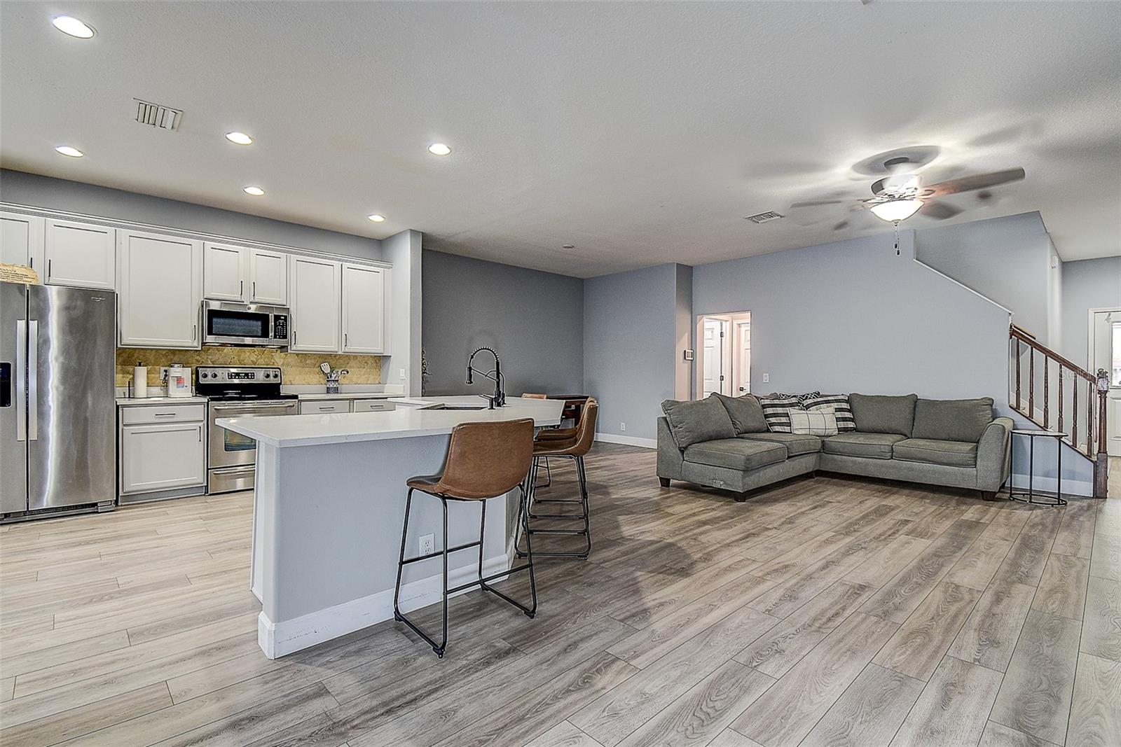 1426 HILLVIEW LN — photo 9