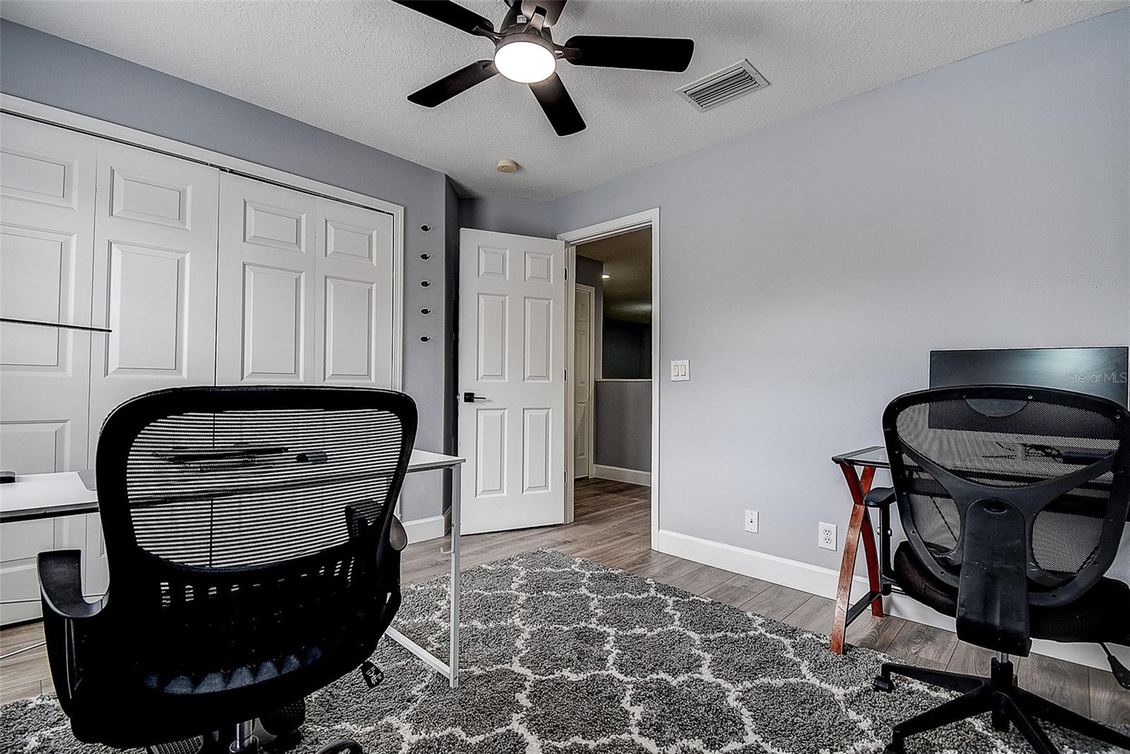 1426 HILLVIEW LN — photo 25