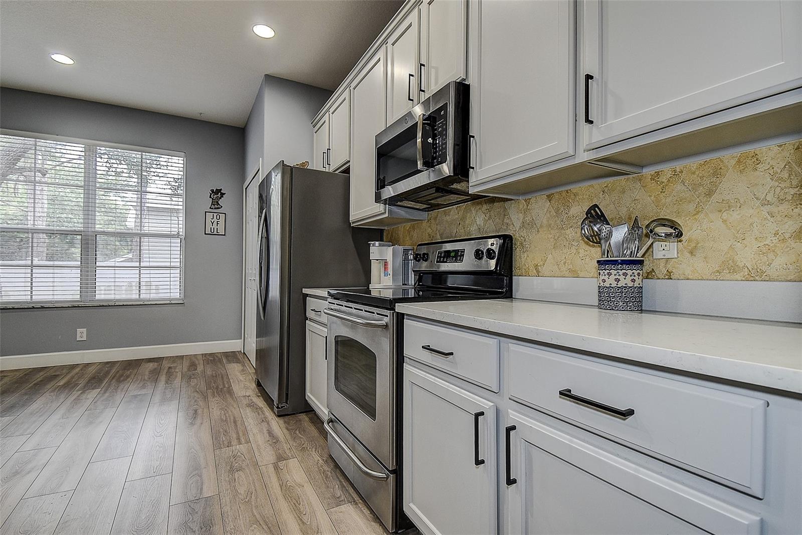 1426 HILLVIEW LN — photo 12