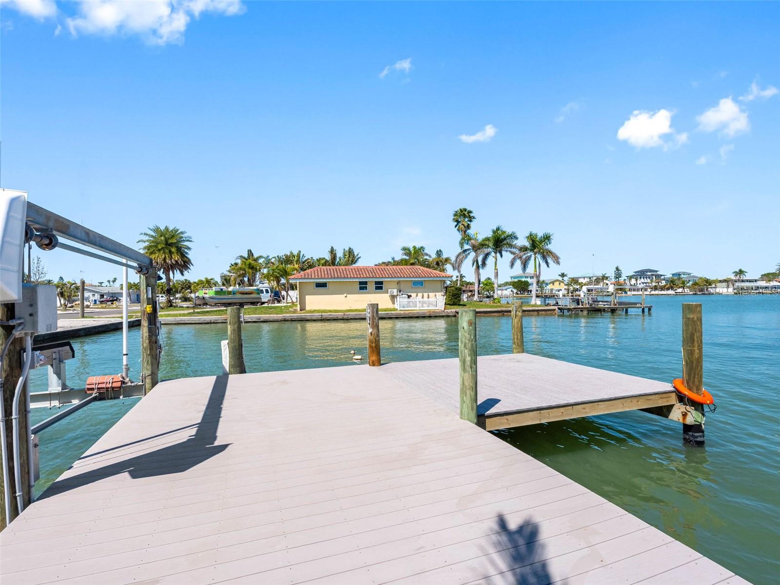 562 JOHNS PASS AVE — photo 5