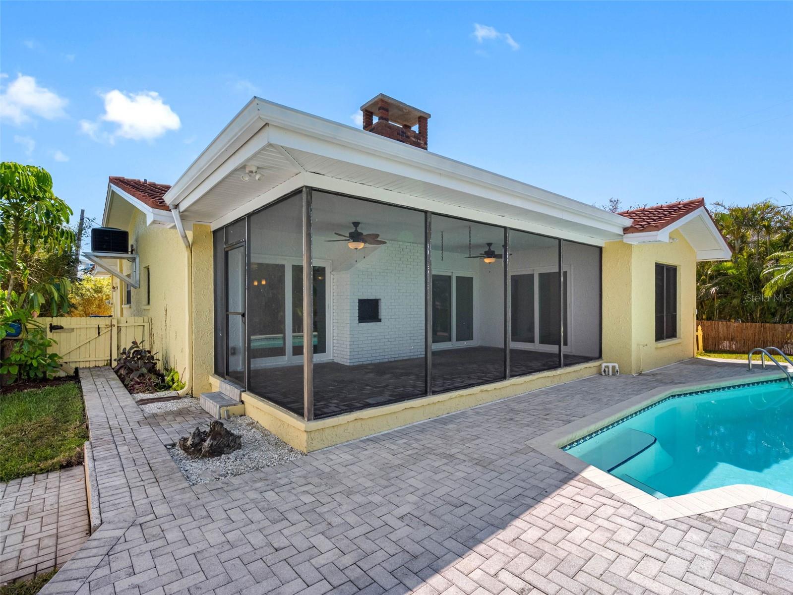 562 JOHNS PASS AVE — photo 17