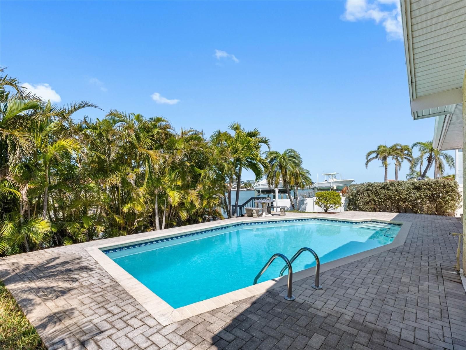 562 JOHNS PASS AVE — photo 28