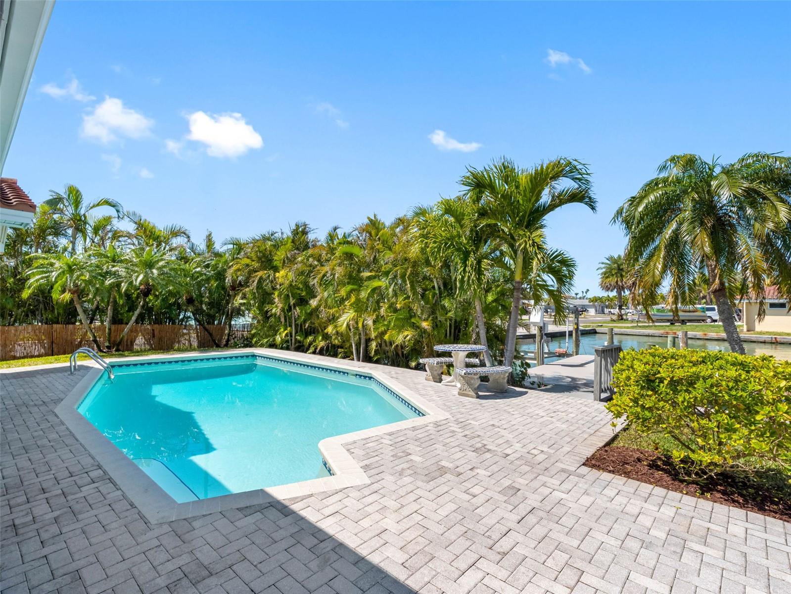 562 JOHNS PASS AVE — photo 15