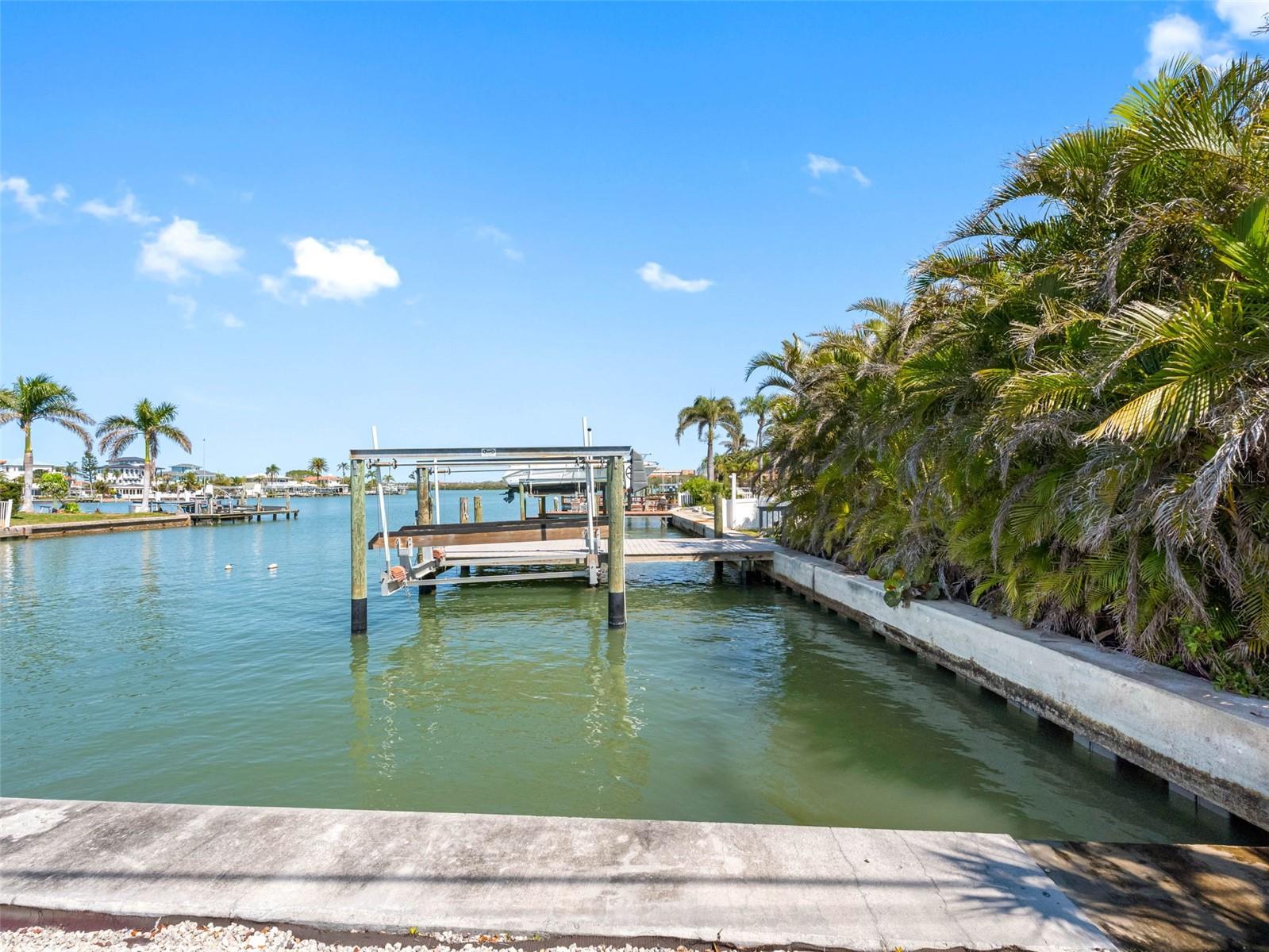 562 JOHNS PASS AVE — photo 7