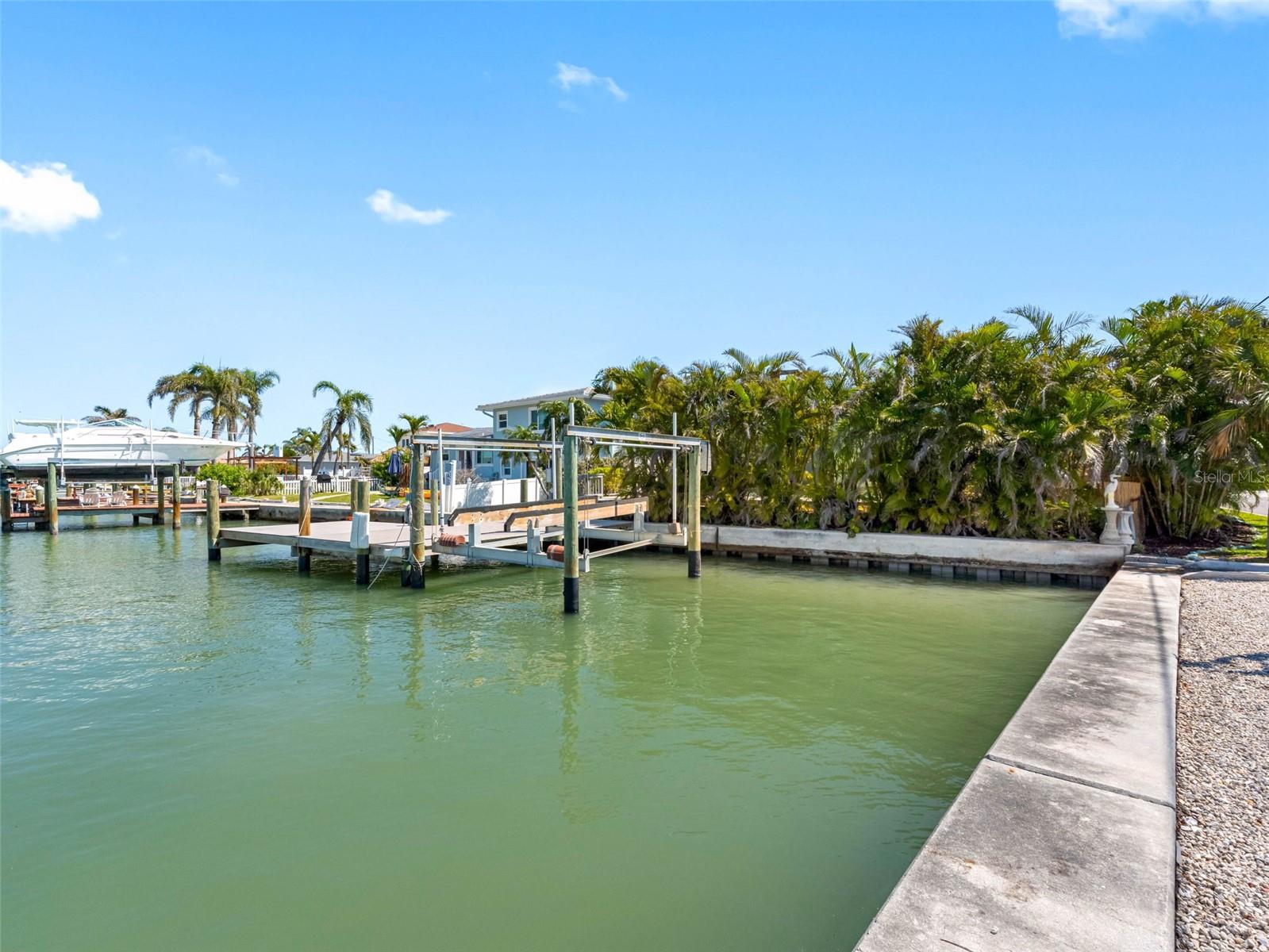 562 JOHNS PASS AVE — photo 8