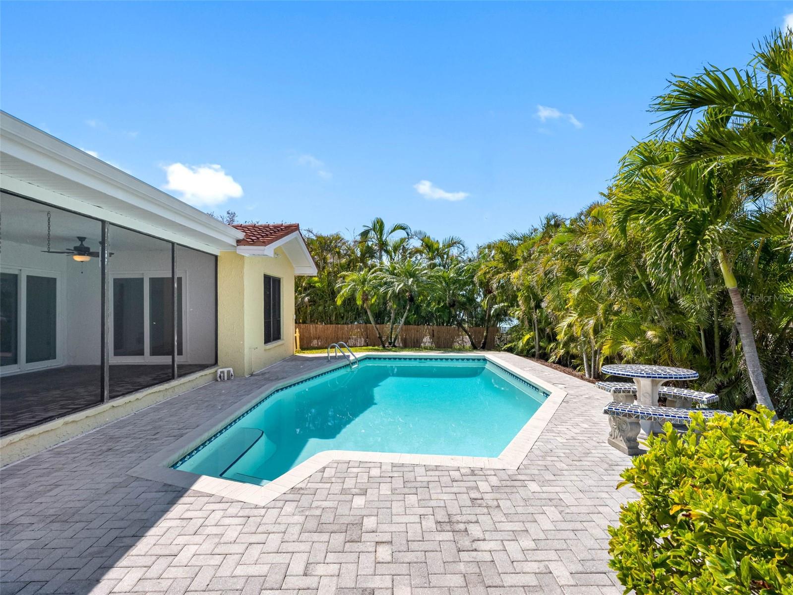 562 JOHNS PASS AVE — photo 16