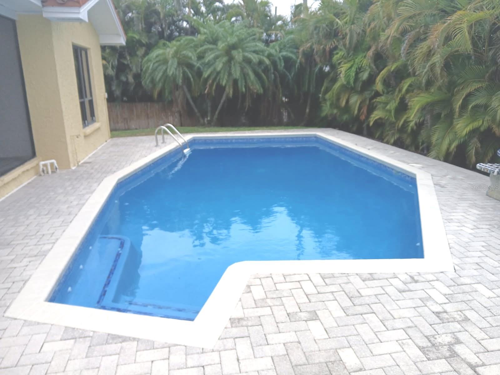 562 JOHNS PASS AVE — photo 2