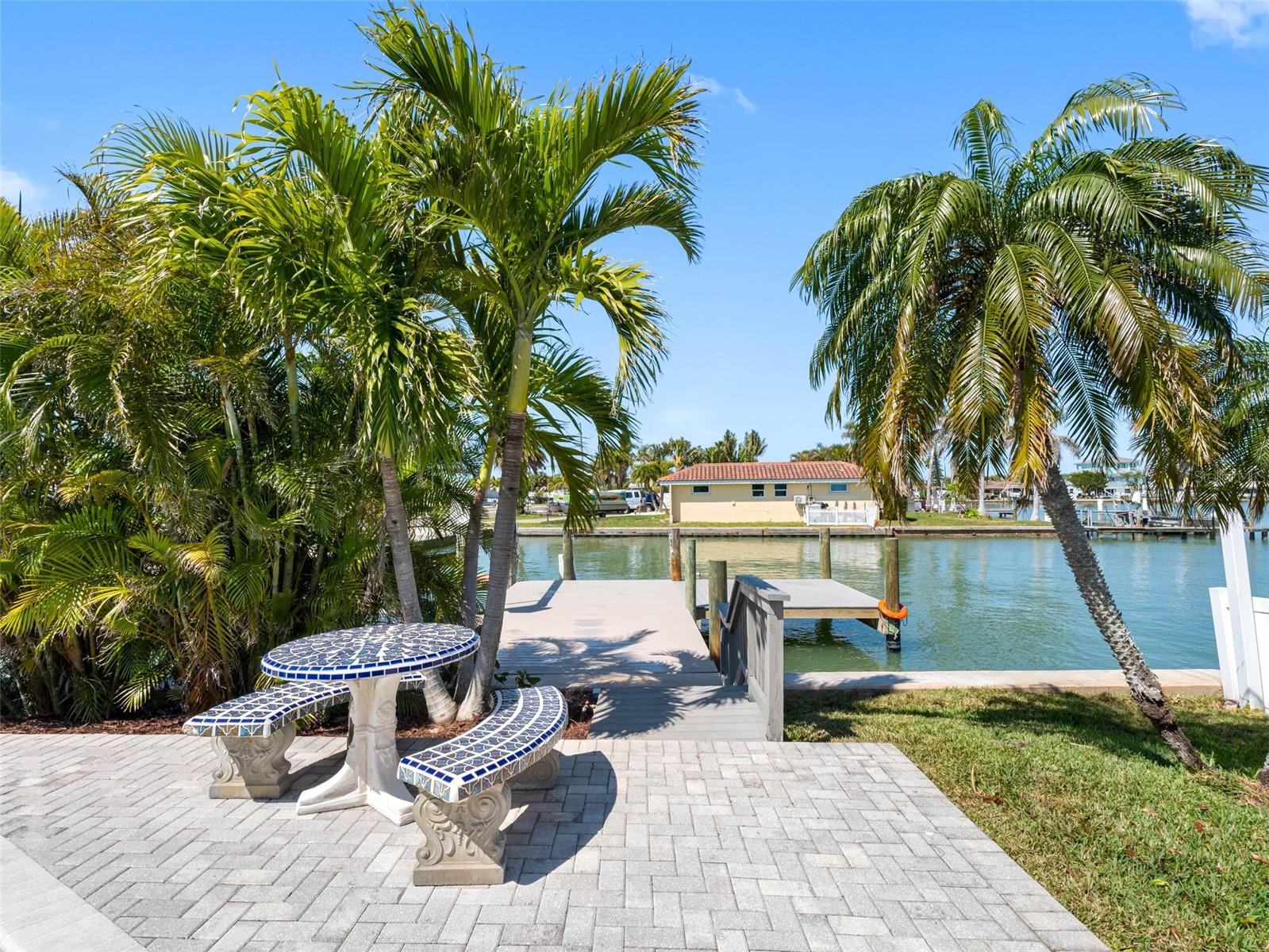 562 JOHNS PASS AVE — photo 18