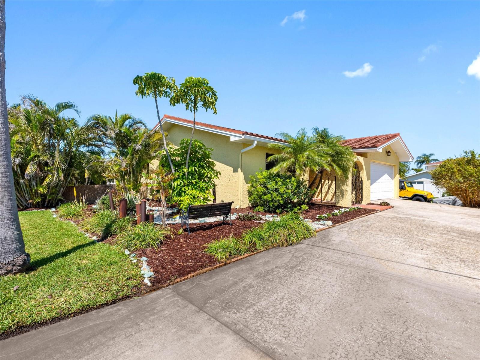 562 JOHNS PASS AVE — photo 6