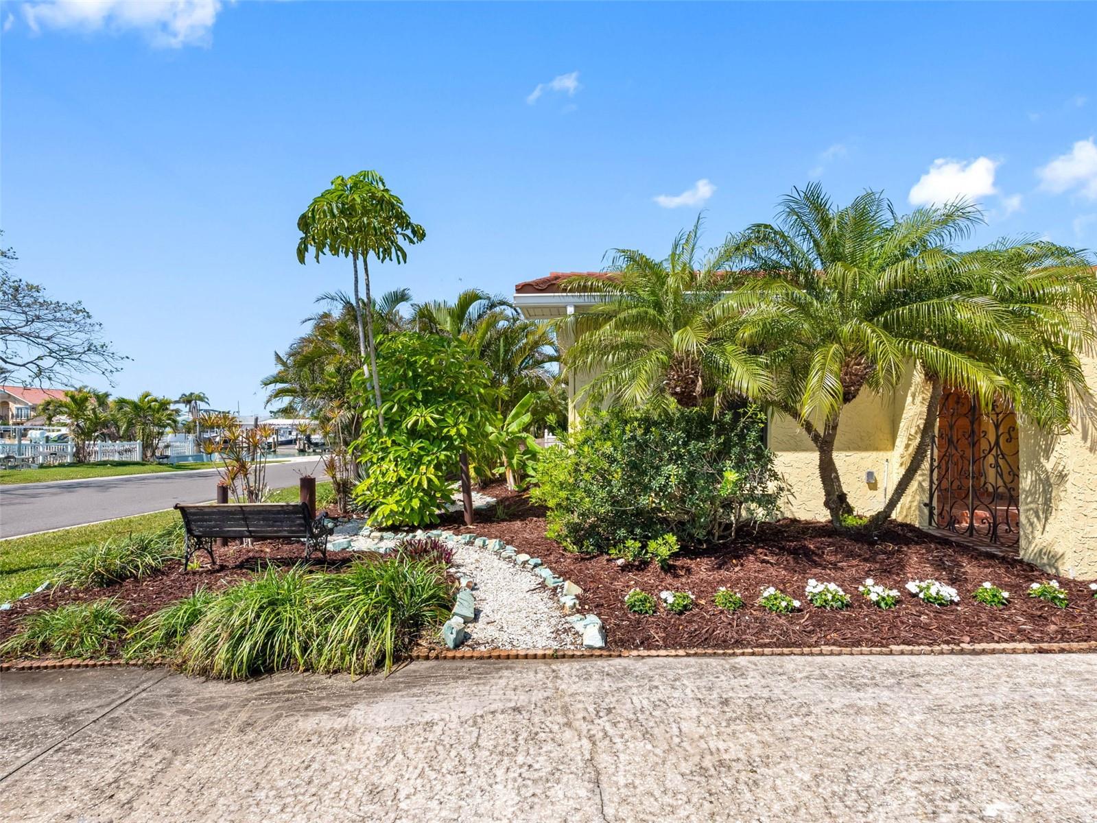 562 JOHNS PASS AVE — photo 10