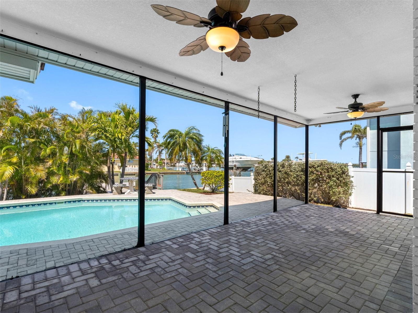 562 JOHNS PASS AVE — photo 31